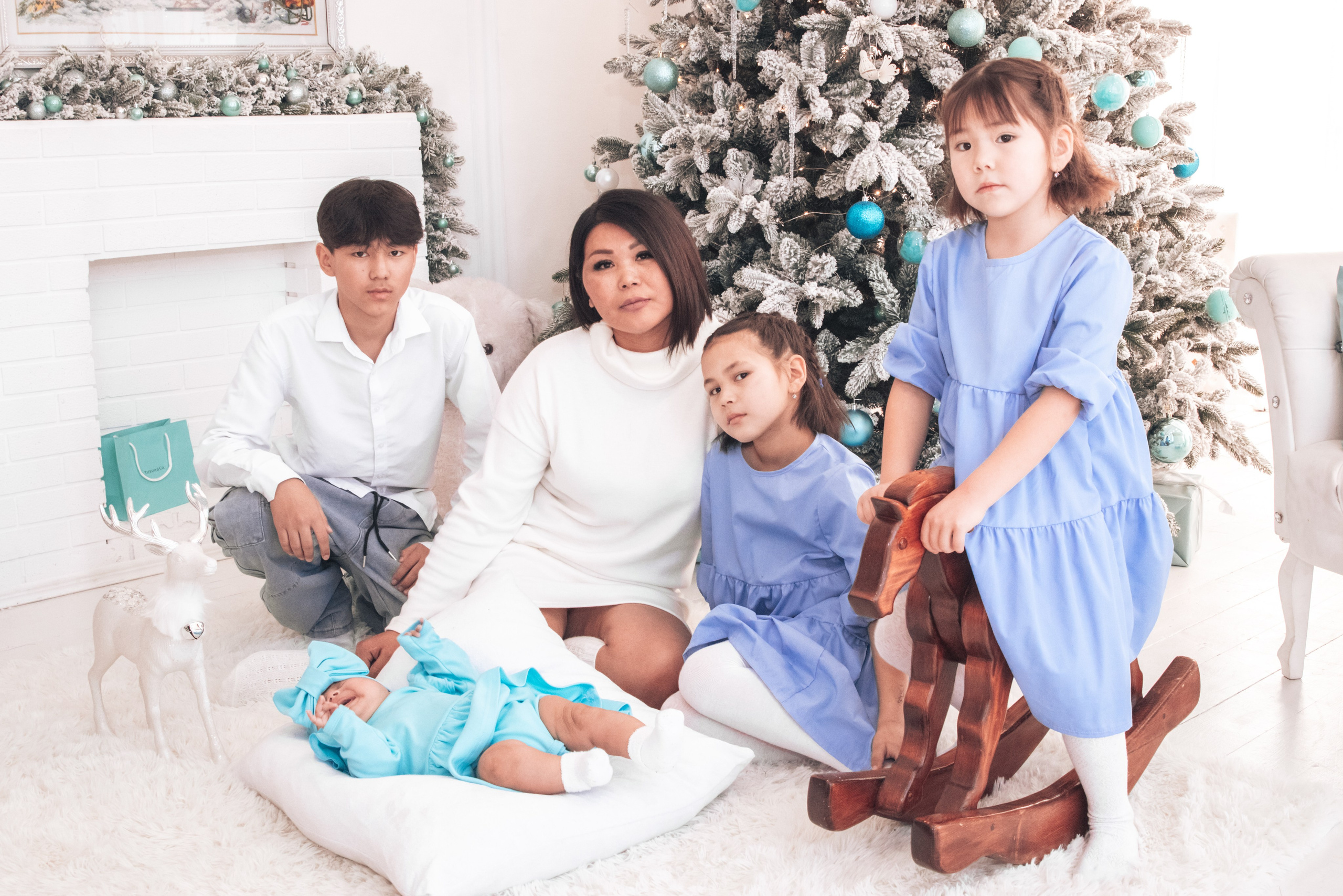 Съёмка прекрасной семьи в зале Лайт. PhotoMeet — Фотограф в Улан-Удэ