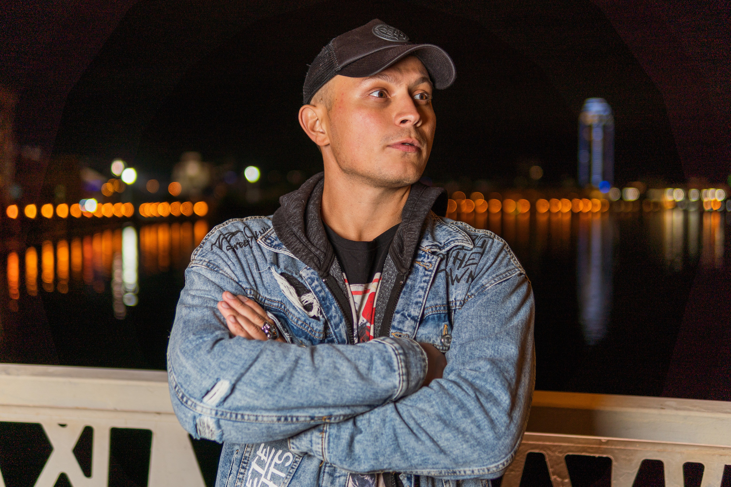 Кирилл и ночной Екатеринбург. Портретный, репортажный и свадебный фотограф в Екатеринбурге Денис Южаков