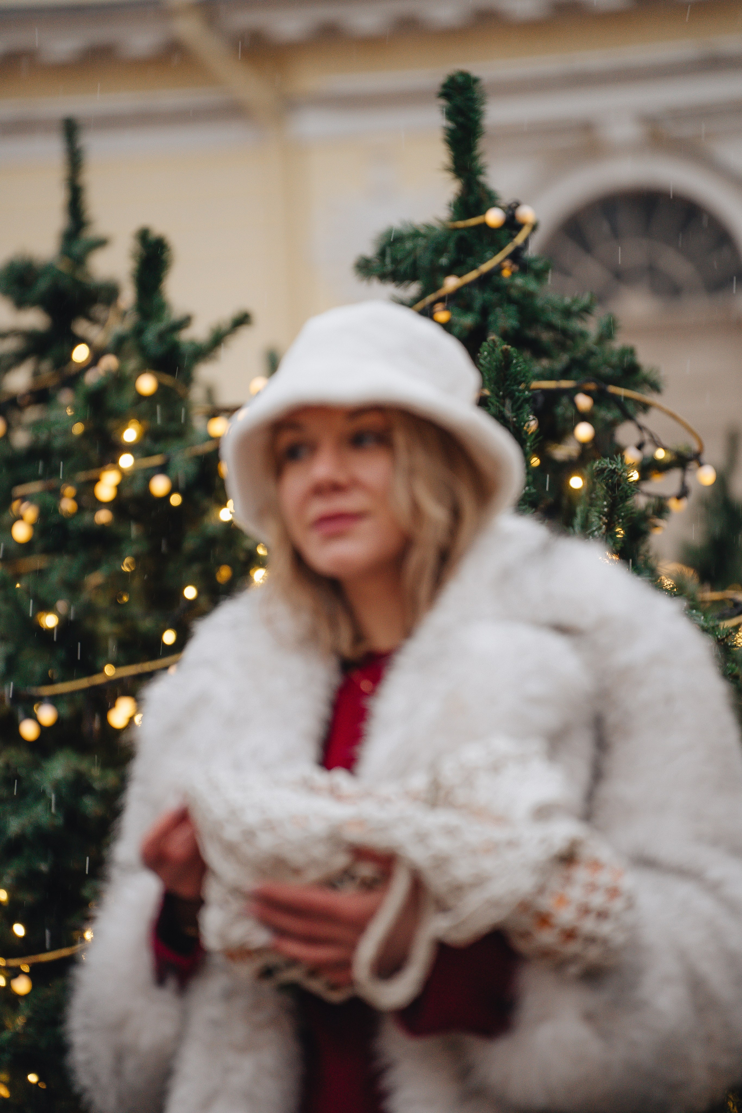 ПРОГУЛКА НА МАНЕЖНОЙ ПЛОЩАДИ ДЛЯ ДЕВУШКИ ПЕРЕД НОВЫМ ГОДОМ (НОВОГОДНЯЯ ФОТОСЕССИИЯ НА МАНЕЖНОЙ ПЛОЩАДИ). Профессиональный фотограф, Санкт-Петербург — Виктория Богомолова