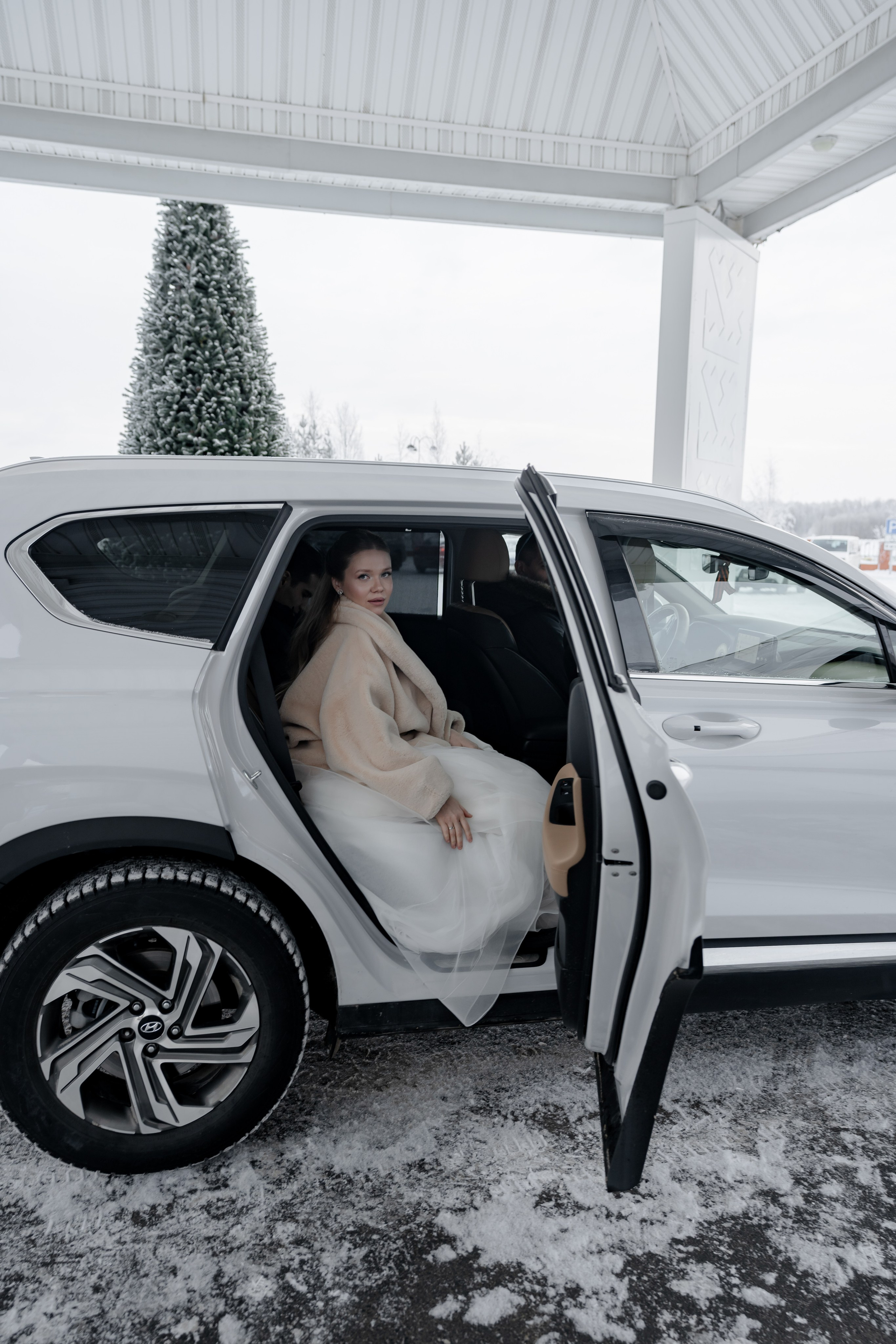 СВАДЕБНАЯ СЬЕМКА СБОРОВ В ОТЕЛЕ И ВЫЕЗД НА ЦЕРЕМОНИЮ (СНЯТО В СИБИРЕ В НИЖНЕВАРТОВСКЕ)М. Профессиональный фотограф, Санкт-Петербург — Виктория Богомолова