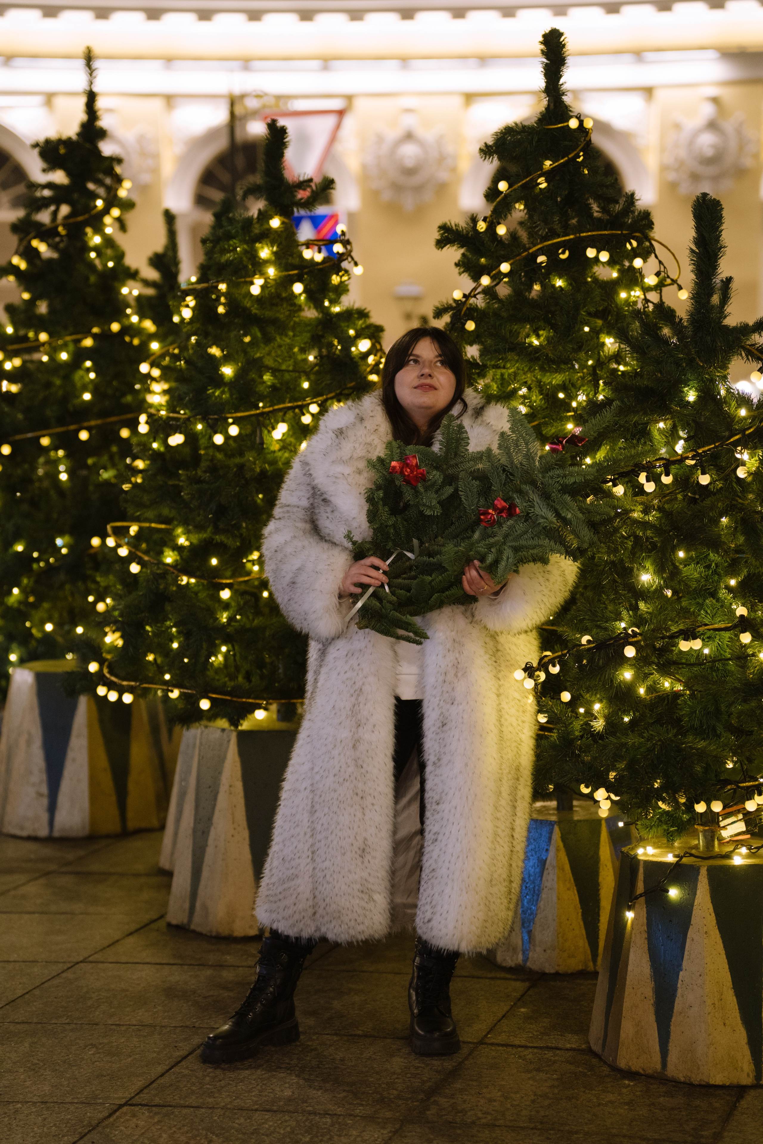 ПРОГУЛКА НА МАНЕЖНОЙ ПЛОЩАДИ ДЛЯ ДЕВУШКИ ПЕРЕД НОВЫМ ГОДОМ (НОВОГОДНЯЯ ФОТОСЕССИИЯ НА МАНЕЖНОЙ ПЛОЩАДИ). Профессиональный фотограф, Санкт-Петербург — Виктория Богомолова
