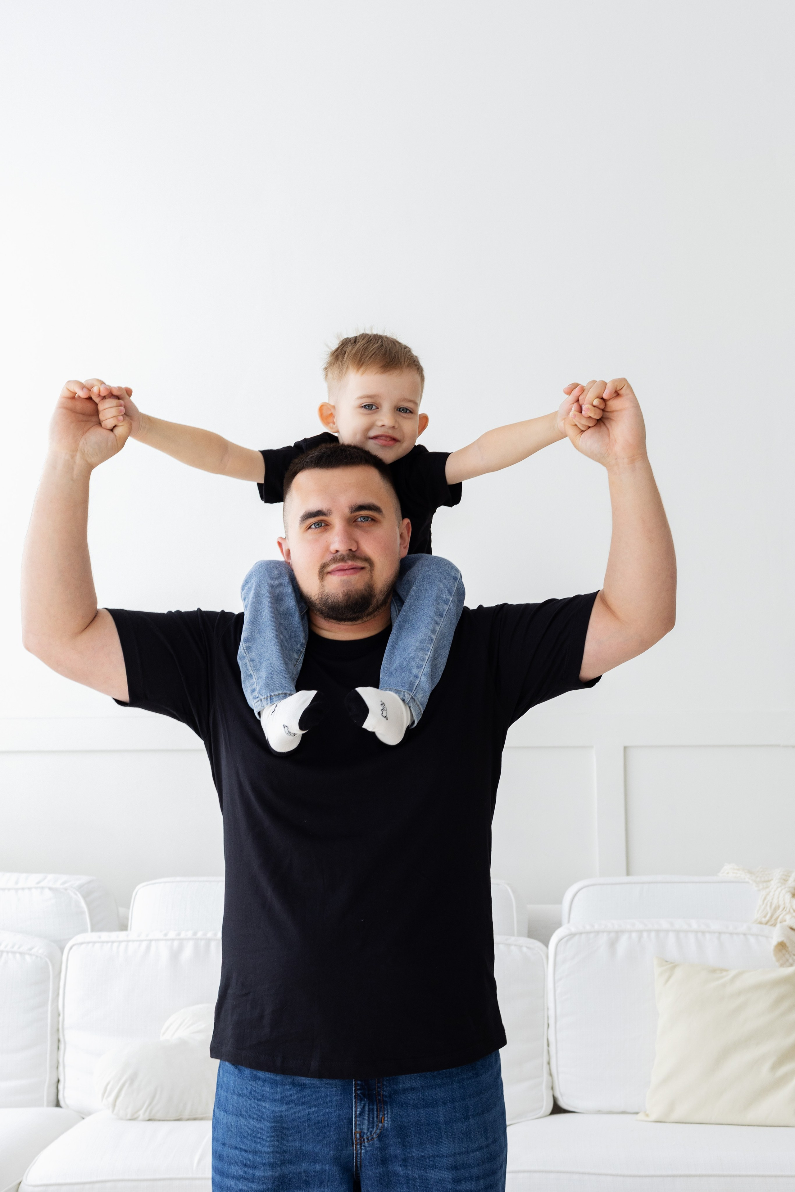 Семейная фотосессия в студии (Михаил, Крестина и Макар). Женский фотограф в Орске Новотроицке Динара Долганова