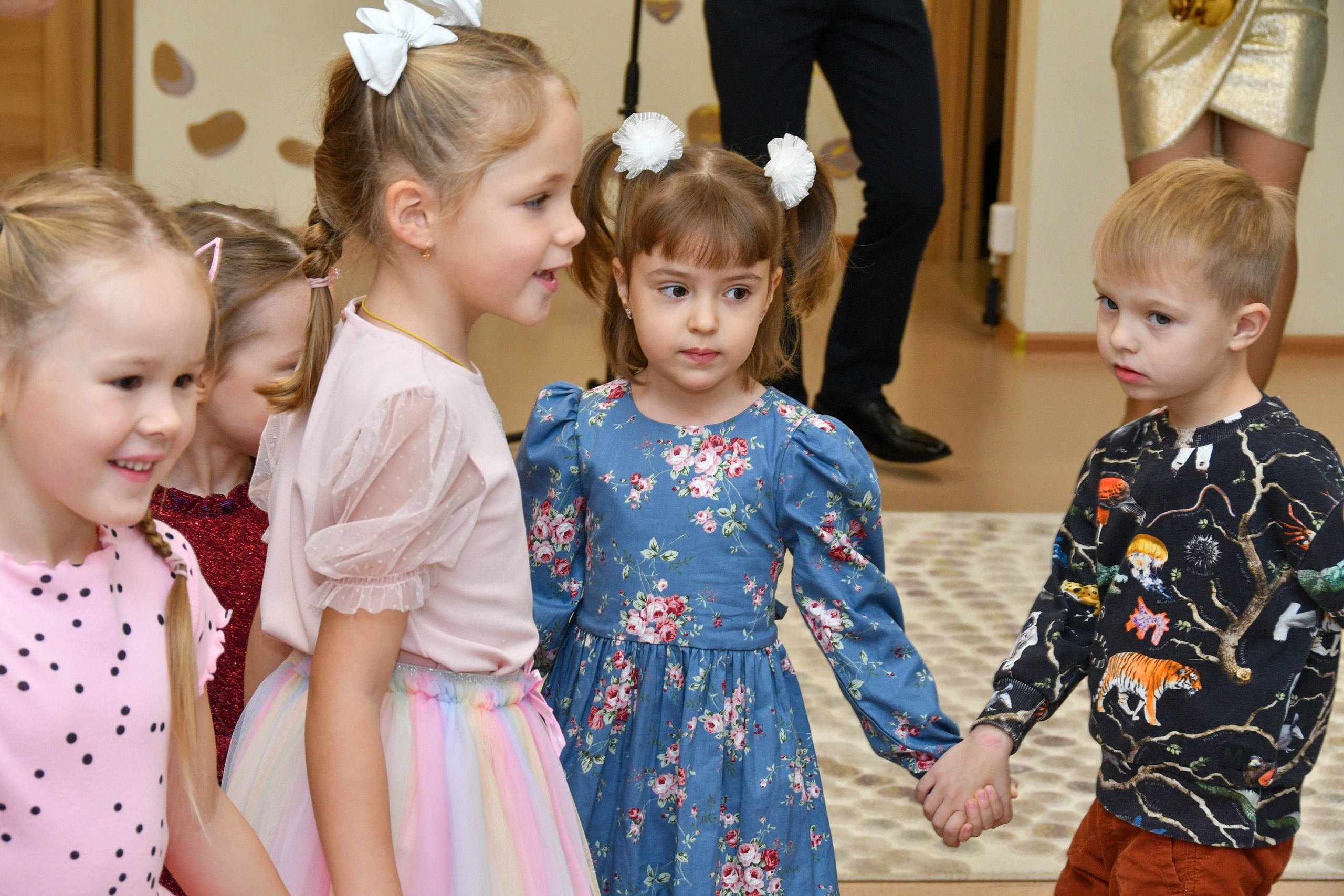 2023 г. День дошкольного работника и прогулка. Репортажный и детский фотограф в Новосибирске