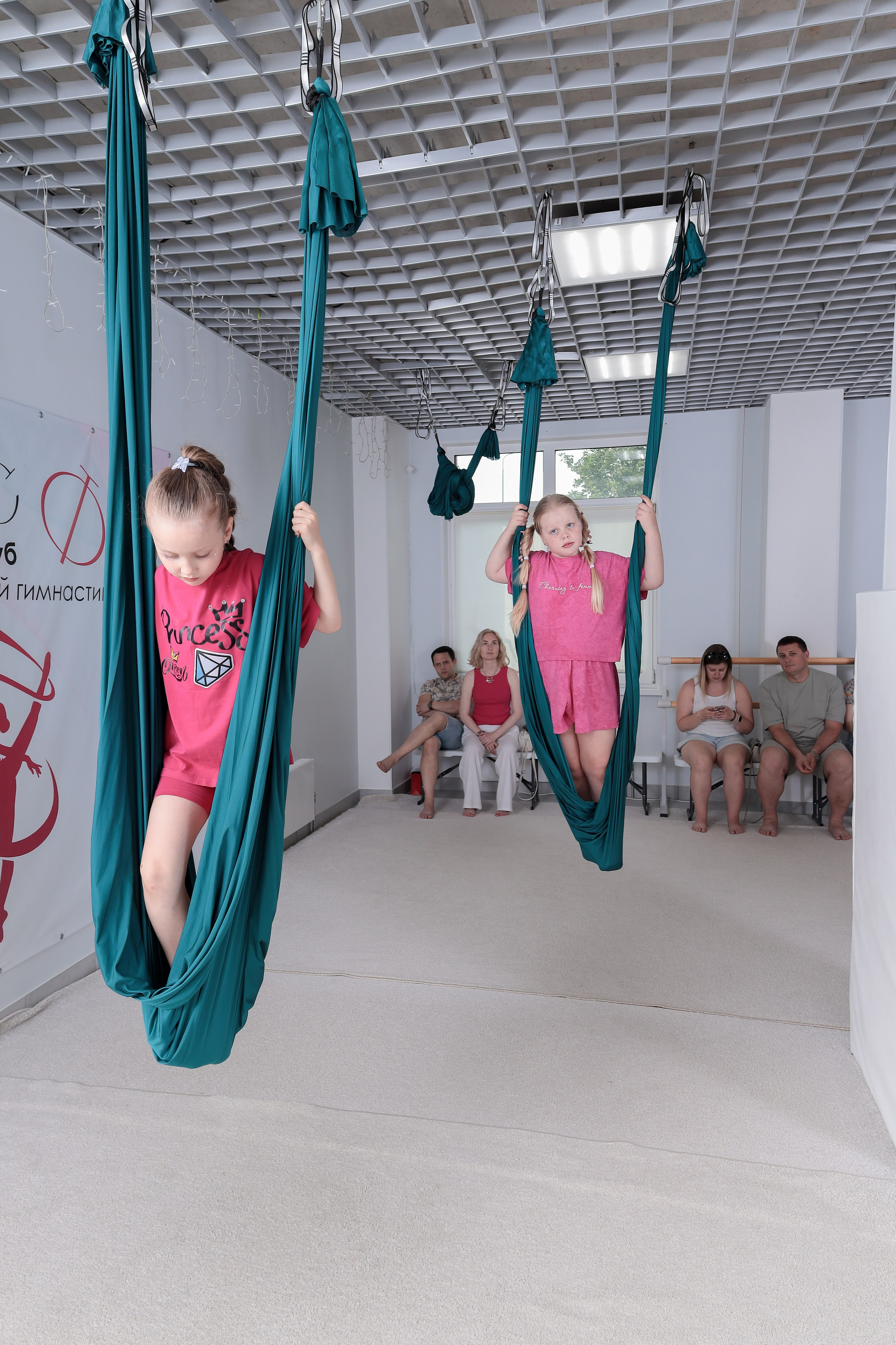 Детская аэройога. Фотограф Надршина Лилия