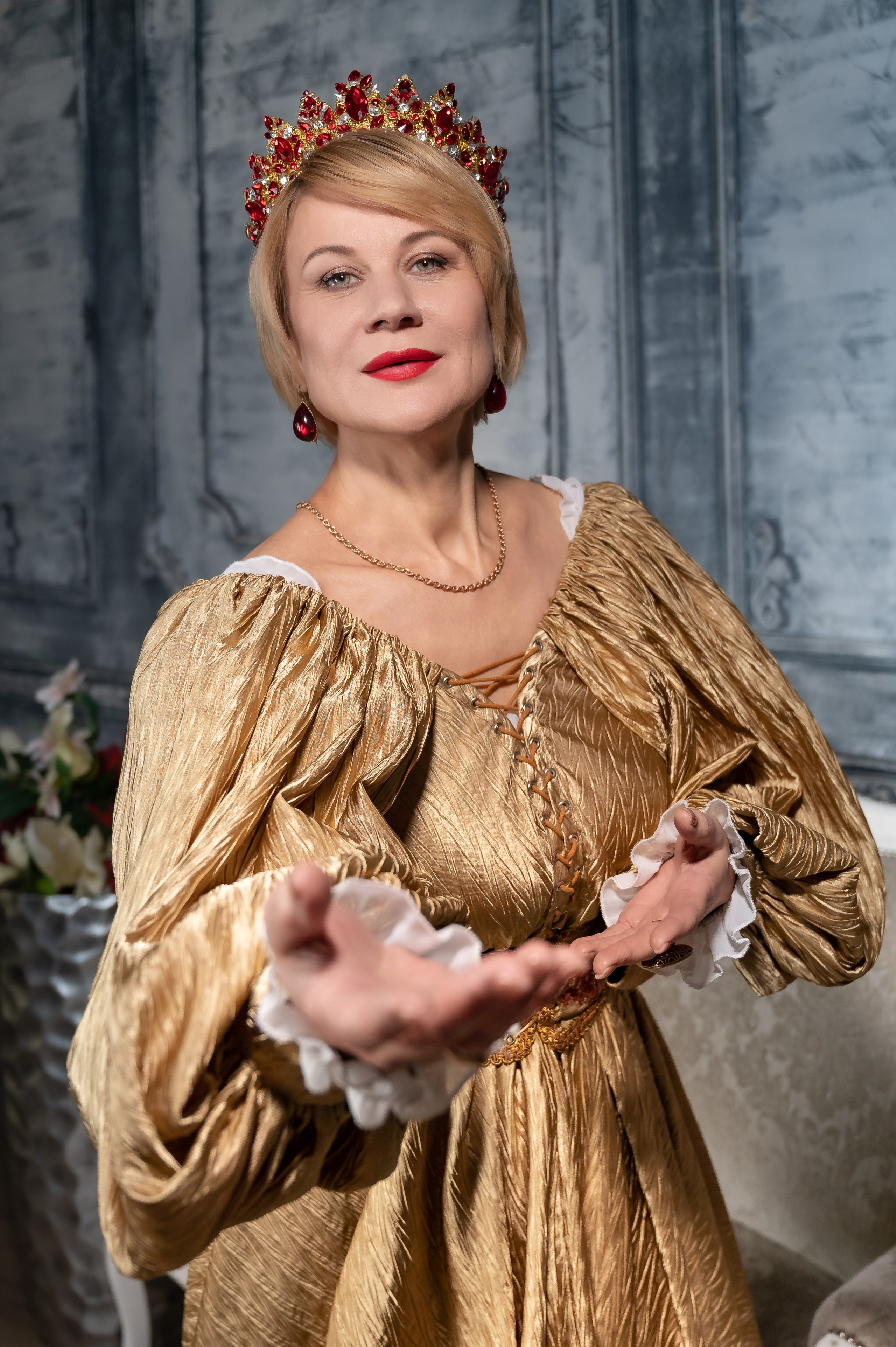 фото для женщины, женская фотосессия, студийная съемка,  портрет возрастной женщины, съемка для взрослой девушки, индивидуальная съемка в студии, портрет в образе, актерское портфолио 