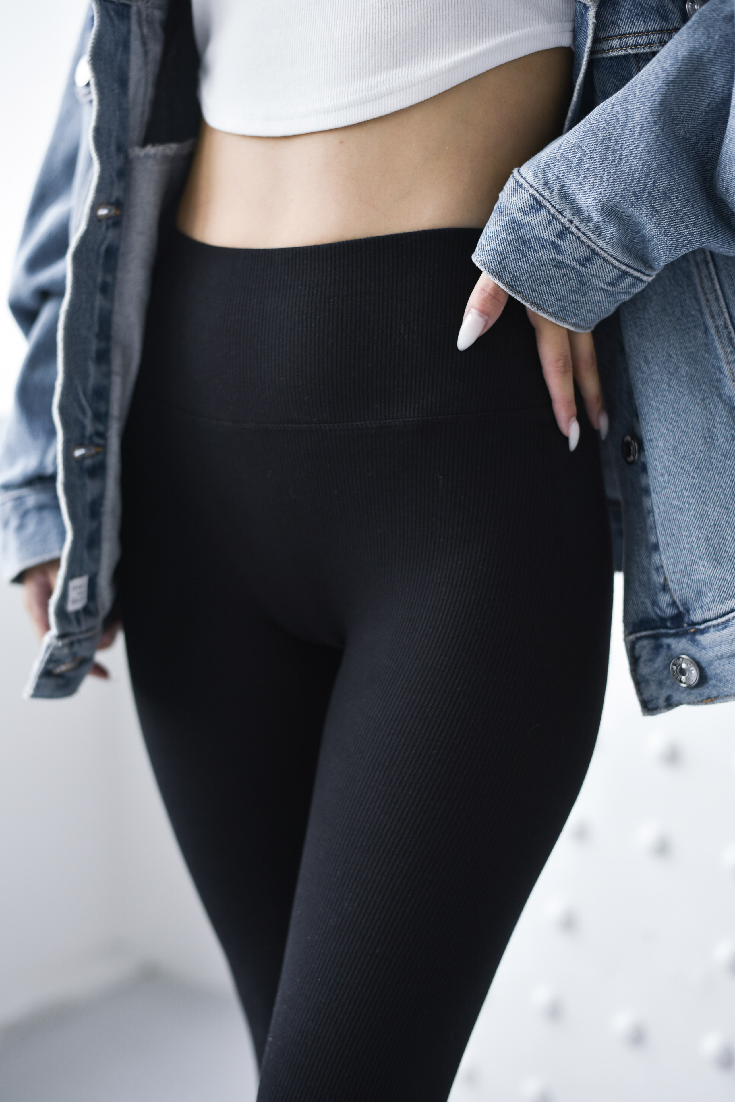 Кейс с леггинсами для вб. Фотограф Таина Комбарова