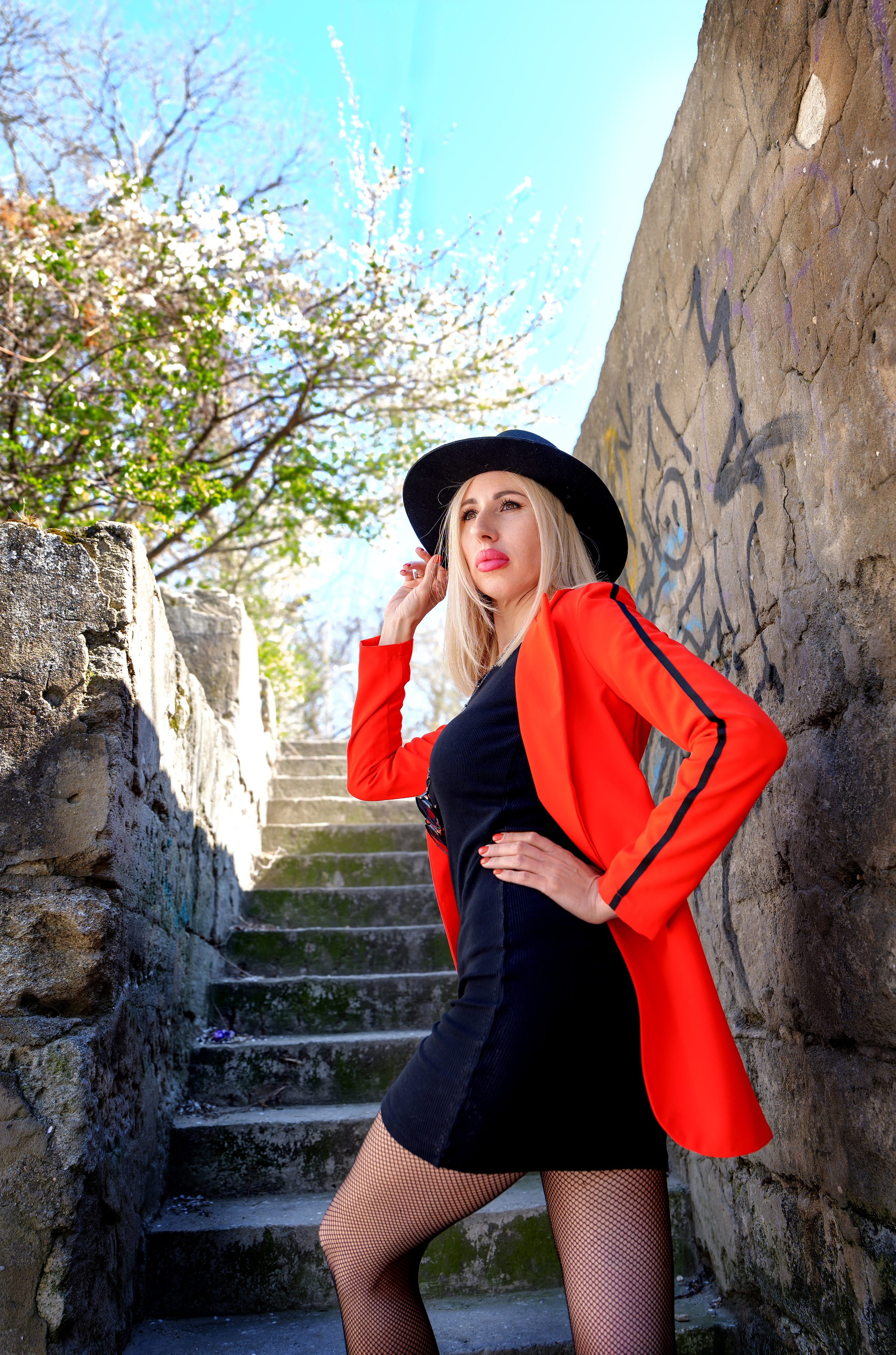 Надежда — стрит фото. Сайт фотограф в Керчи Кислый Юрий