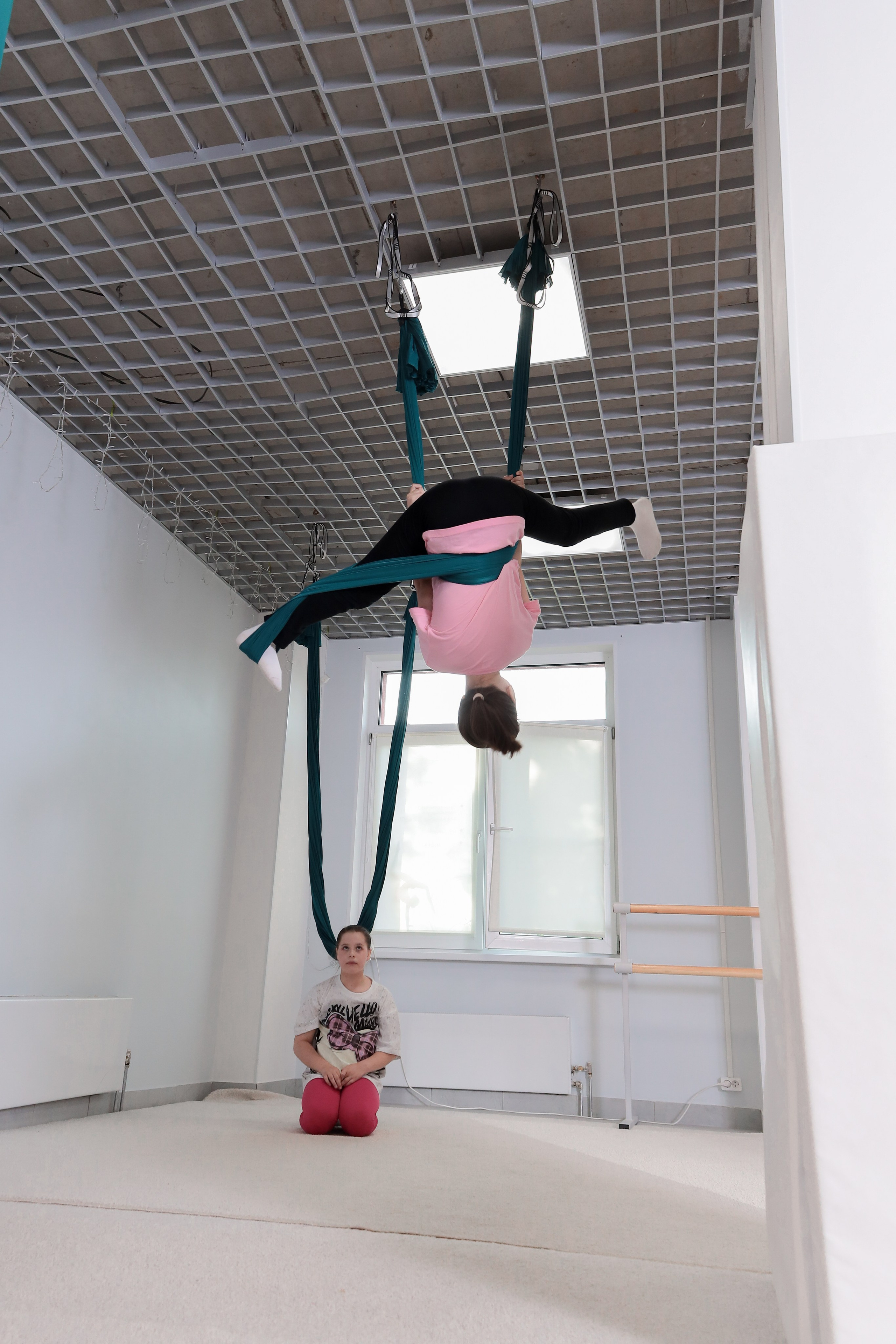 Детская аэройога. Фотограф Надршина Лилия