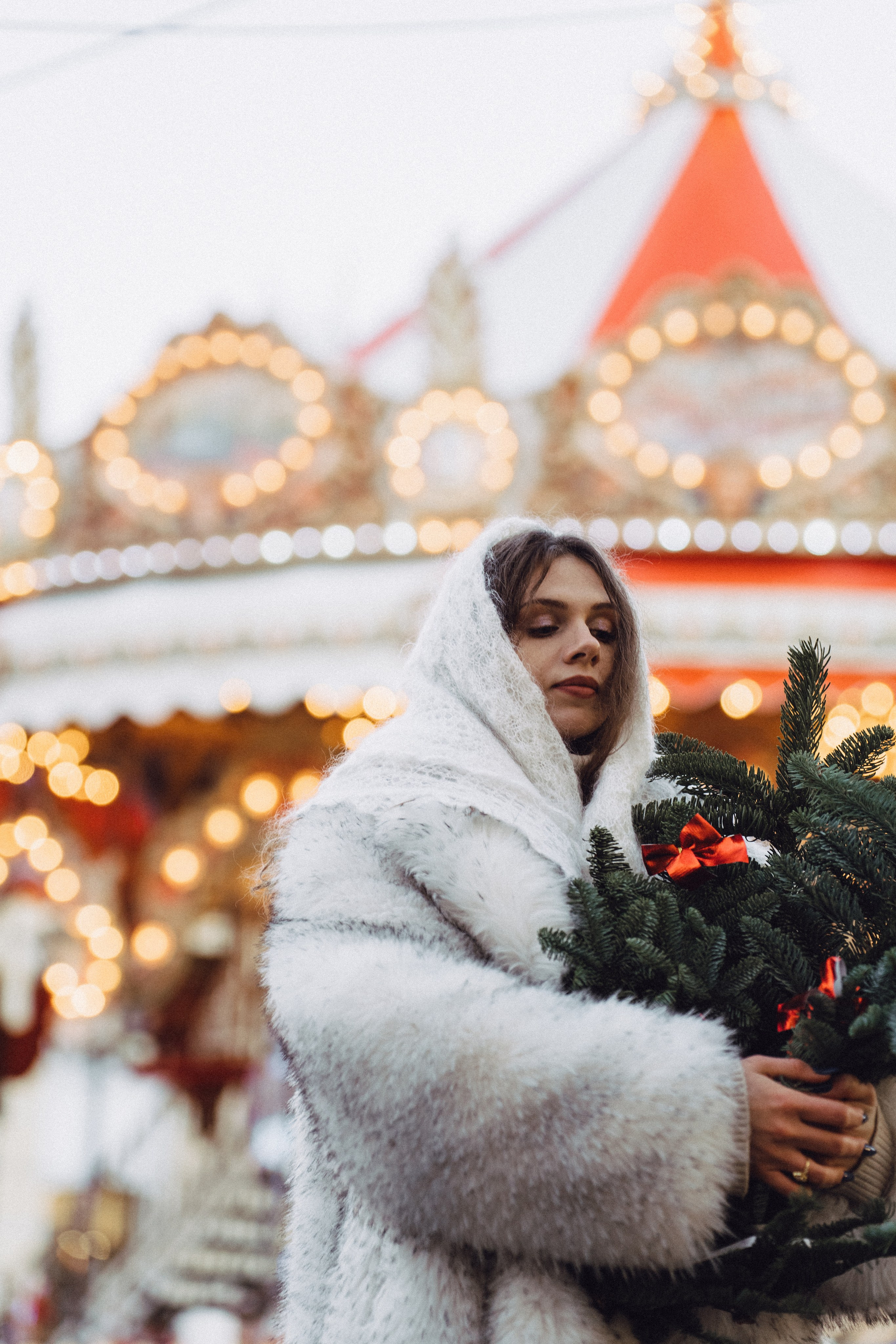 ПРОГУЛКА НА МАНЕЖНОЙ ПЛОЩАДИ ДЛЯ ДЕВУШКИ ПЕРЕД НОВЫМ ГОДОМ (НОВОГОДНЯЯ ФОТОСЕССИИЯ НА МАНЕЖНОЙ ПЛОЩАДИ). Профессиональный фотограф, Санкт-Петербург — Виктория Богомолова