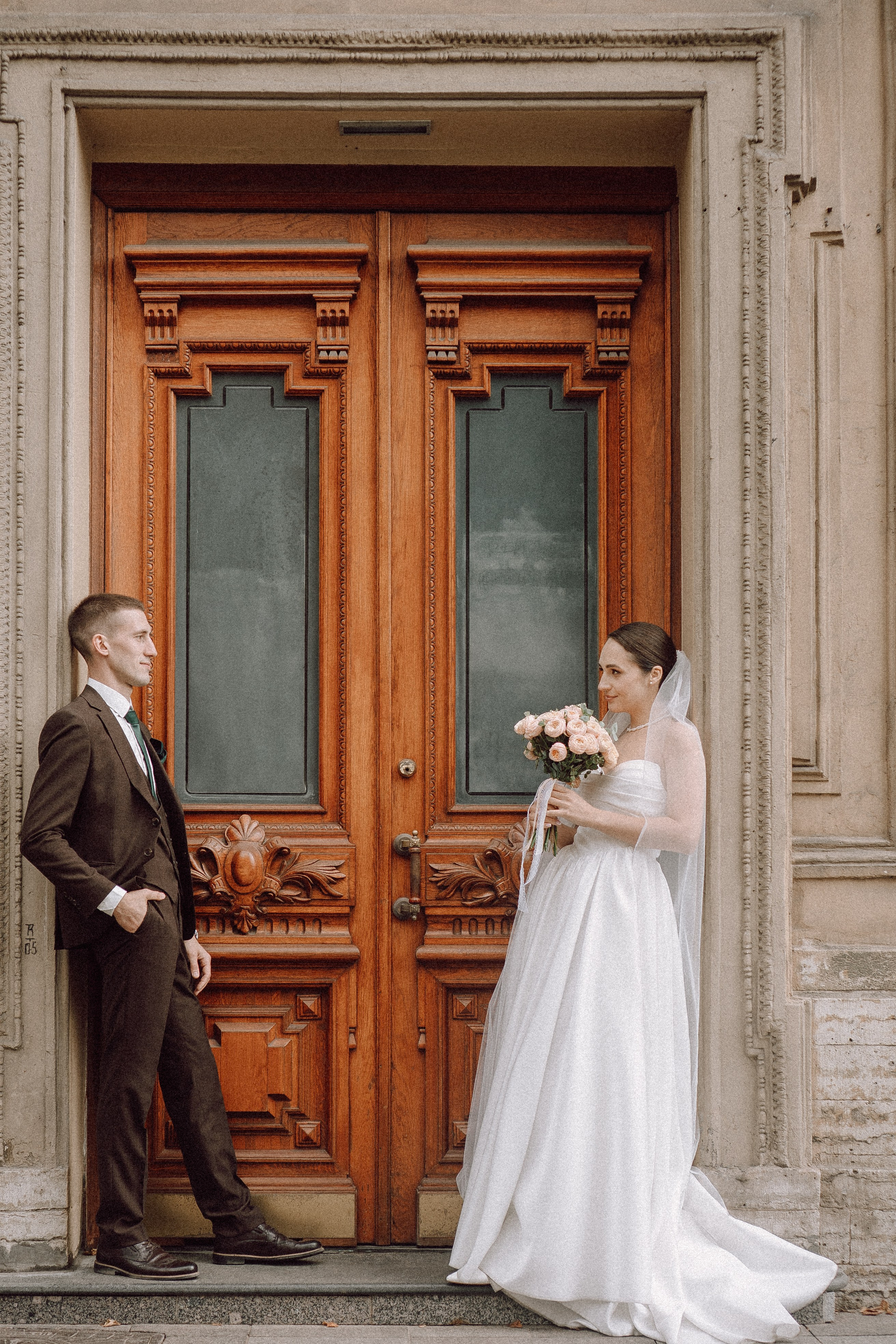 СВАДЕБНАЯ ПРОГУЛКА В САНТК-ПЕТЕРБУРГЕ (ИСАКИЕВСКИЙ СОБОР, ЗИМНЯЯ КАНАВКА, ЭРМИТАЖ И БОЛЬШАЯ МОРСКАЯ УЛИЦА). Профессиональный фотограф, Санкт-Петербург — Виктория Богомолова