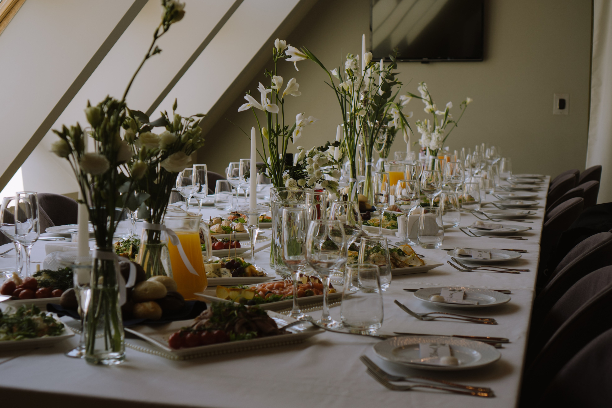 СВАДЕБНЫЙ БАНКЕТ НА ВЛАДИМИРСКОЙ В САНКТ-ПЕТЕРБУРГЕ (КАМЕРНАЯ СВАДЬБА). Профессиональный фотограф, Санкт-Петербург — Виктория Богомолова