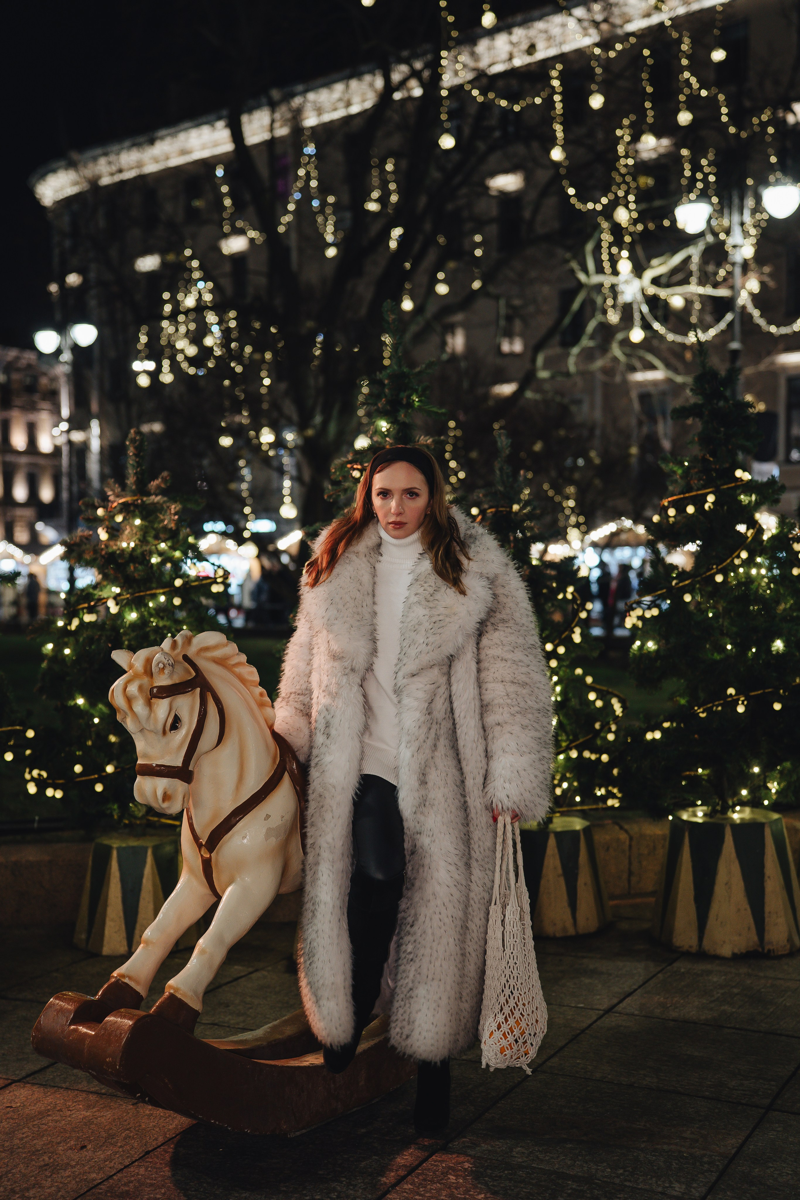 ПРОГУЛКА НА МАНЕЖНОЙ ПЛОЩАДИ ДЛЯ ДЕВУШКИ ПЕРЕД НОВЫМ ГОДОМ (НОВОГОДНЯЯ ФОТОСЕССИИЯ НА МАНЕЖНОЙ ПЛОЩАДИ). Профессиональный фотограф, Санкт-Петербург — Виктория Богомолова