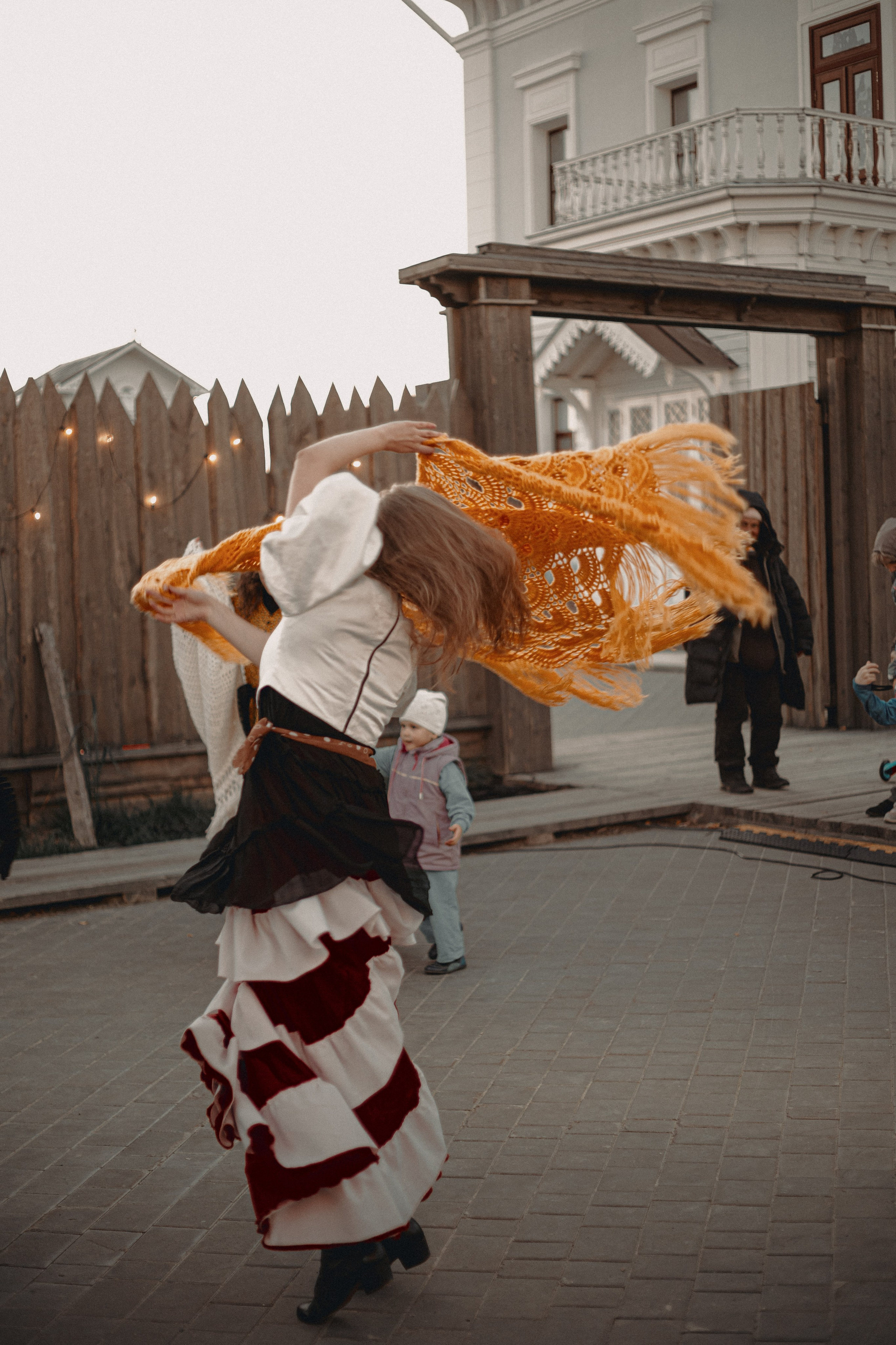 Спектакль «Куриное кабаре» от Свободного молодежного театра | Тобольск. Арт-фотограф Крис Л. в Тобольске: портрет, семейные, свадьбы