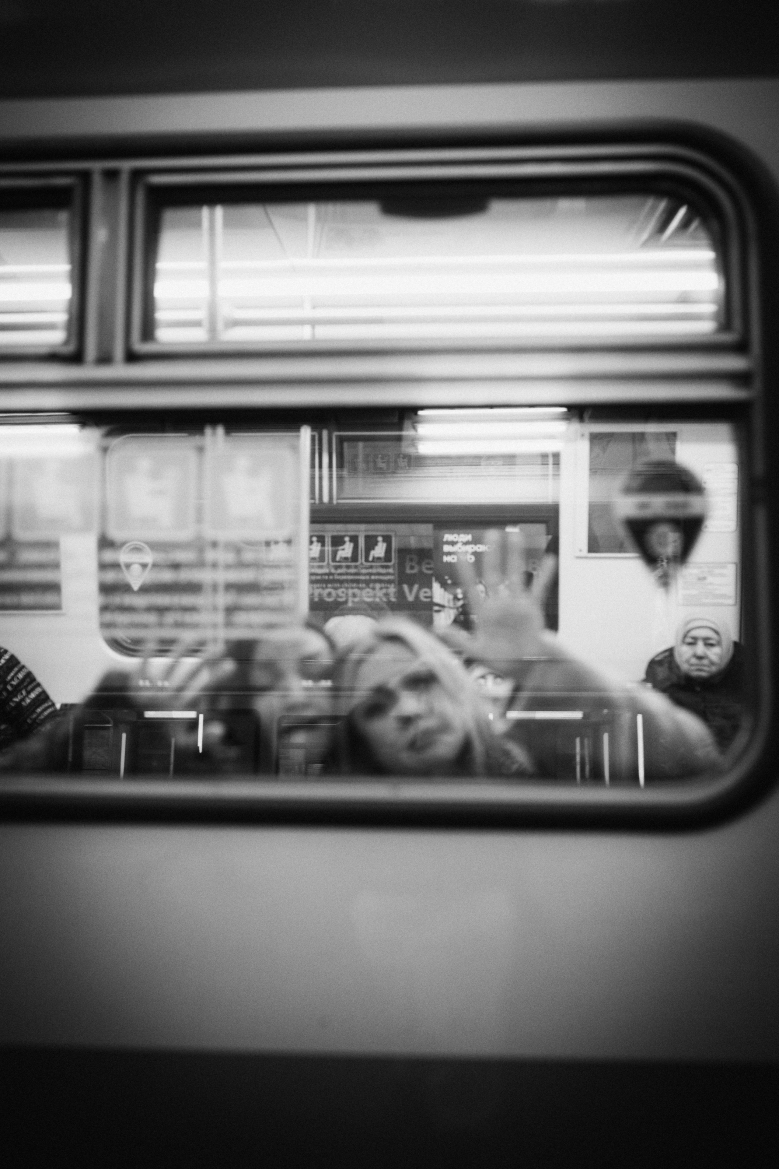 Катя и Кристина в метро. Klerout Photographer