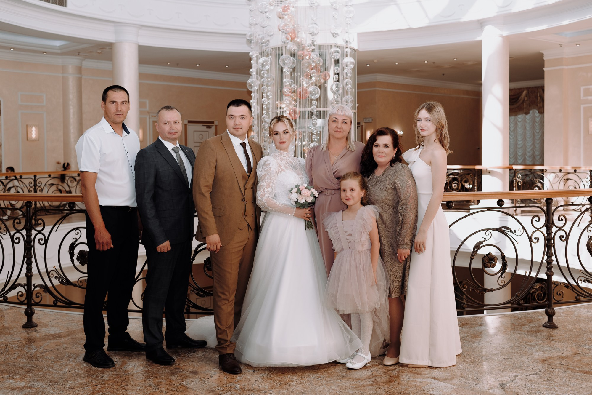 Свадебный фотограф в Тюмени Дарья Мустафина, портрет невесты в светлых тонах. Портретный фотограф Тюмень Дарья Мустафина