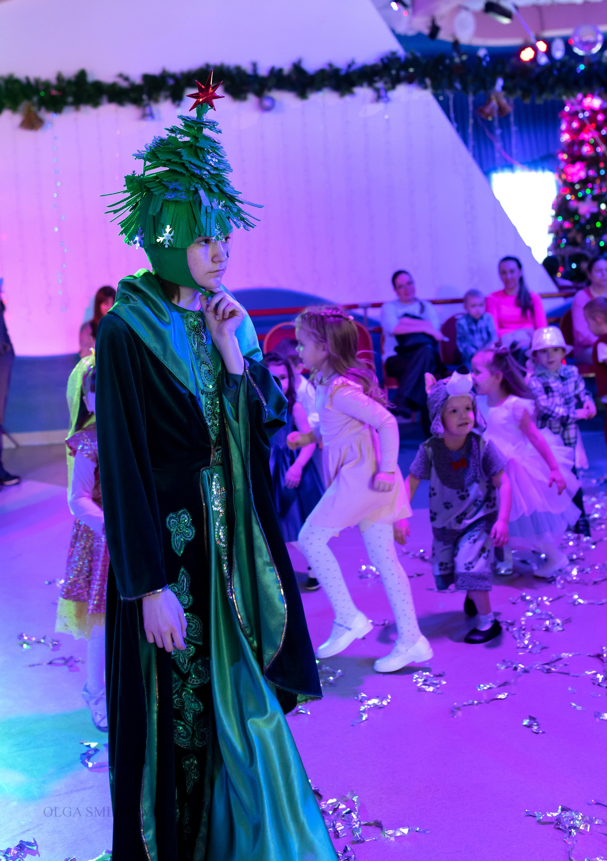 Утренник в ДОФ 04.01.25. Ольга Смирнова юрист, фотограф