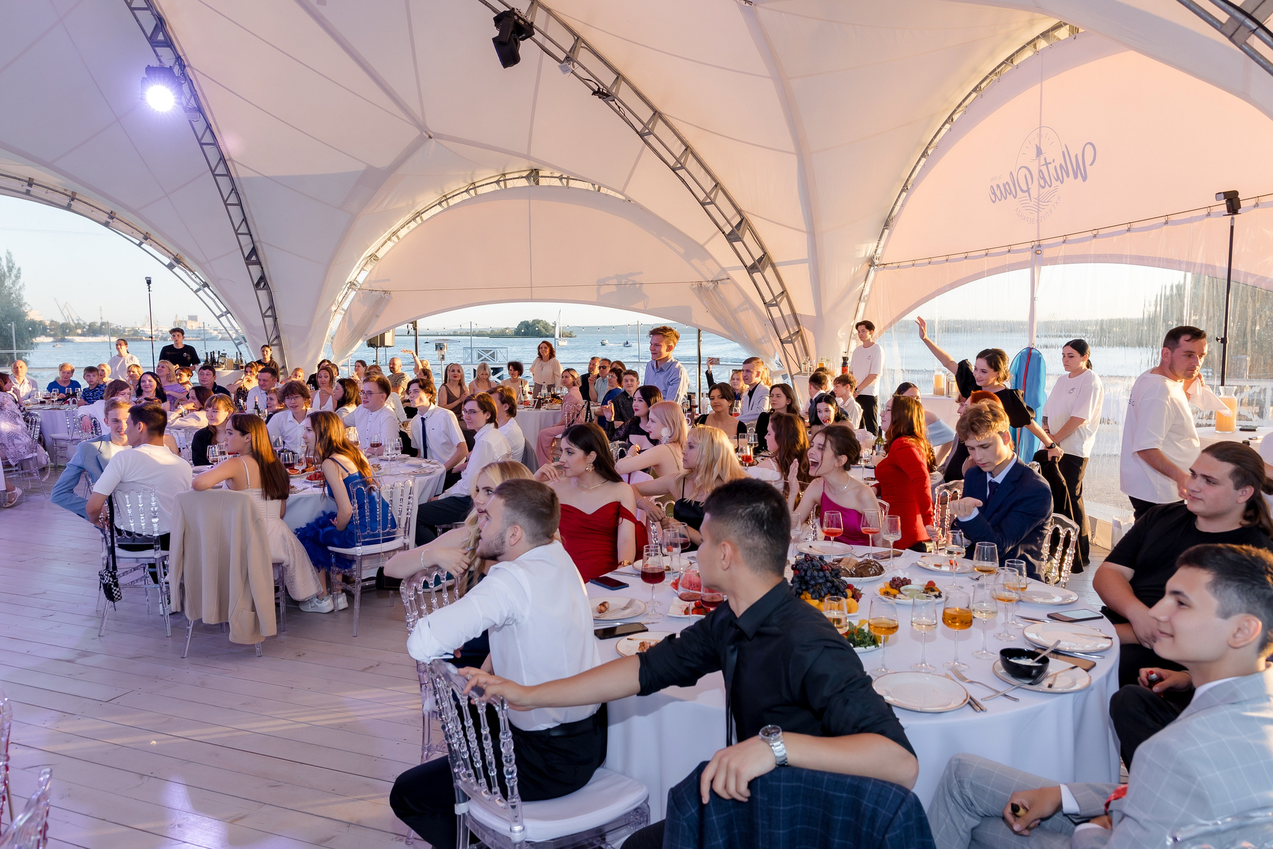 ВЫПУСКНОЙ White Place — Гимназия 52. Свадебный и семейный фотограф Динар Гильмутдинов