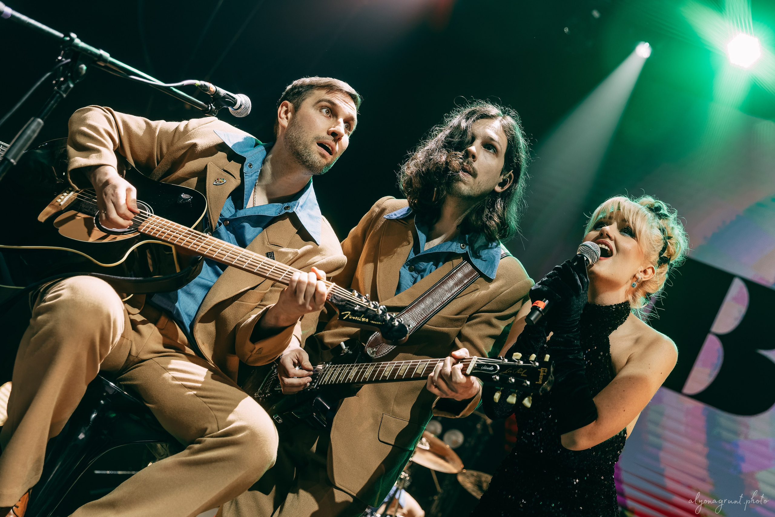 ВИА Велюр, фоторепортаж, СПб, BASE, 14.12.2025. Алена Адрианова: фотограф в Санкт-Петербурге