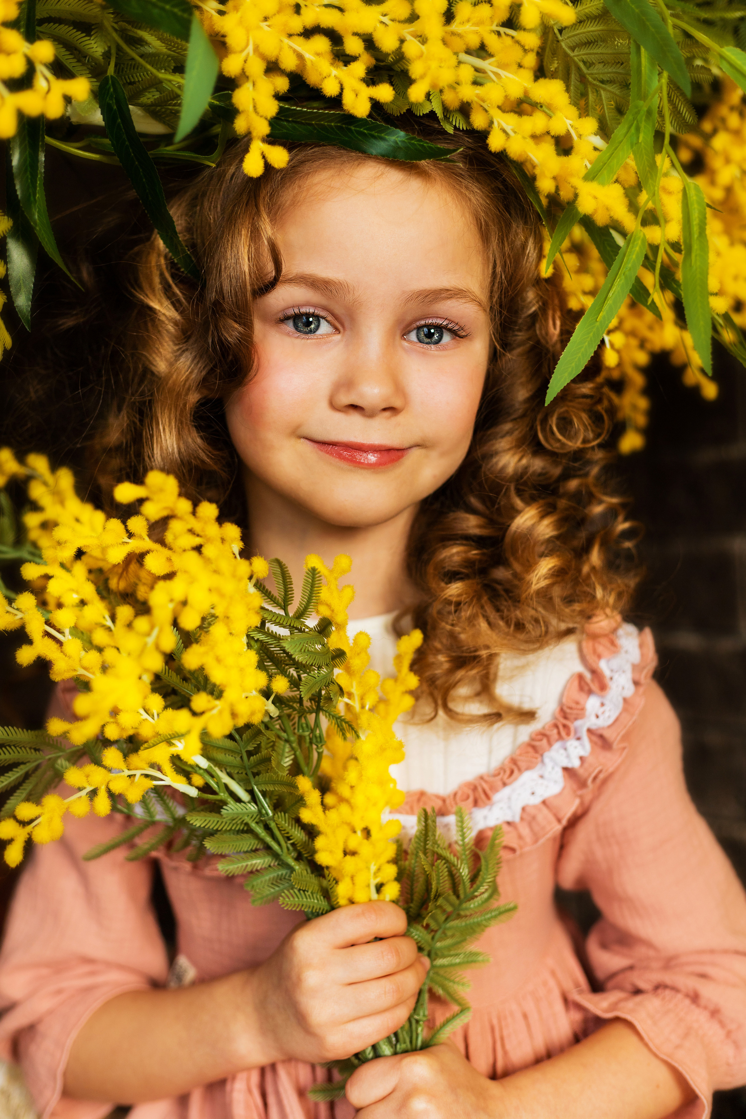 детский портрет в мимозе