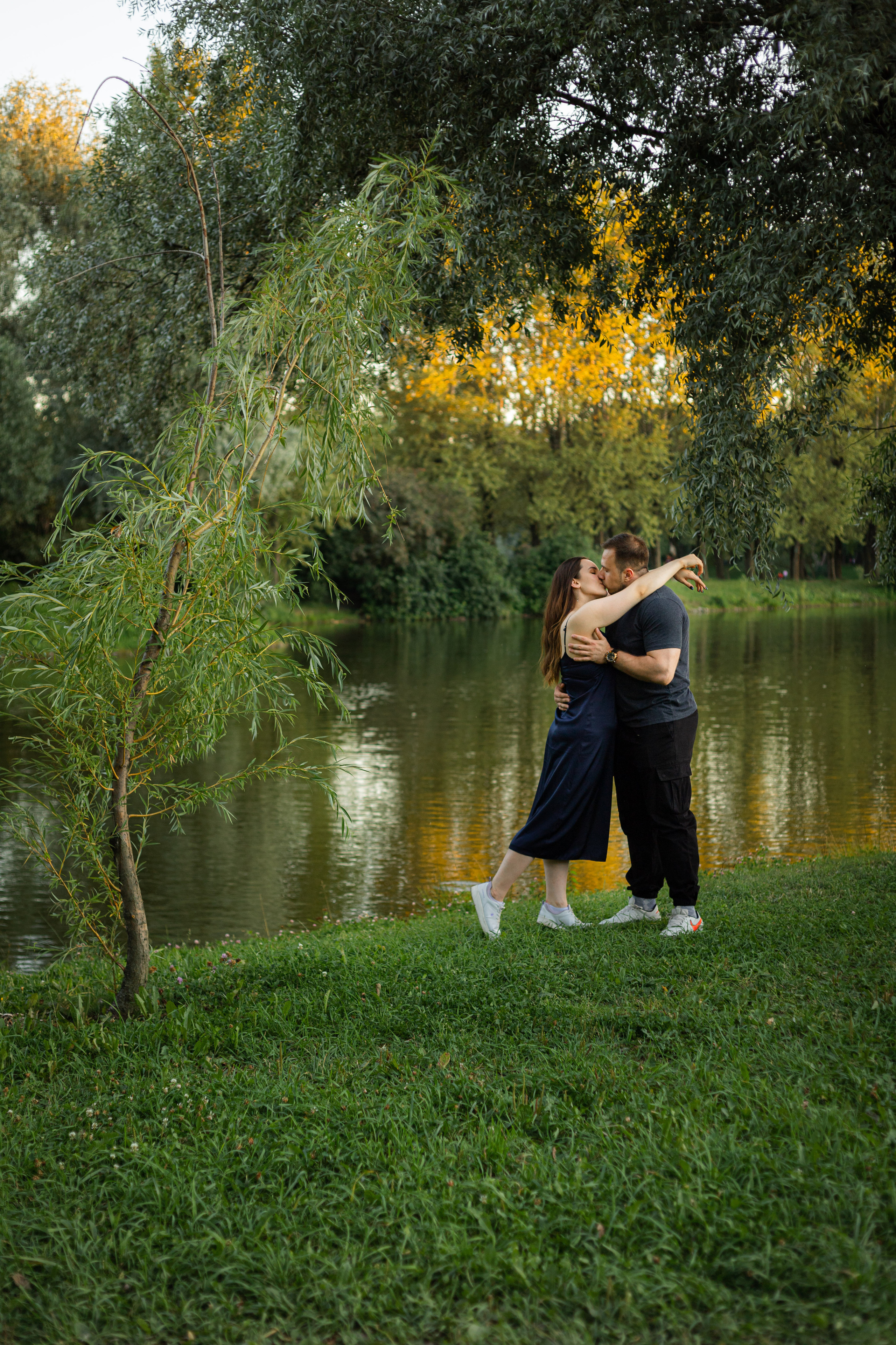 влюбленная пара лав стори в парке Победы Санкт-Петеребург