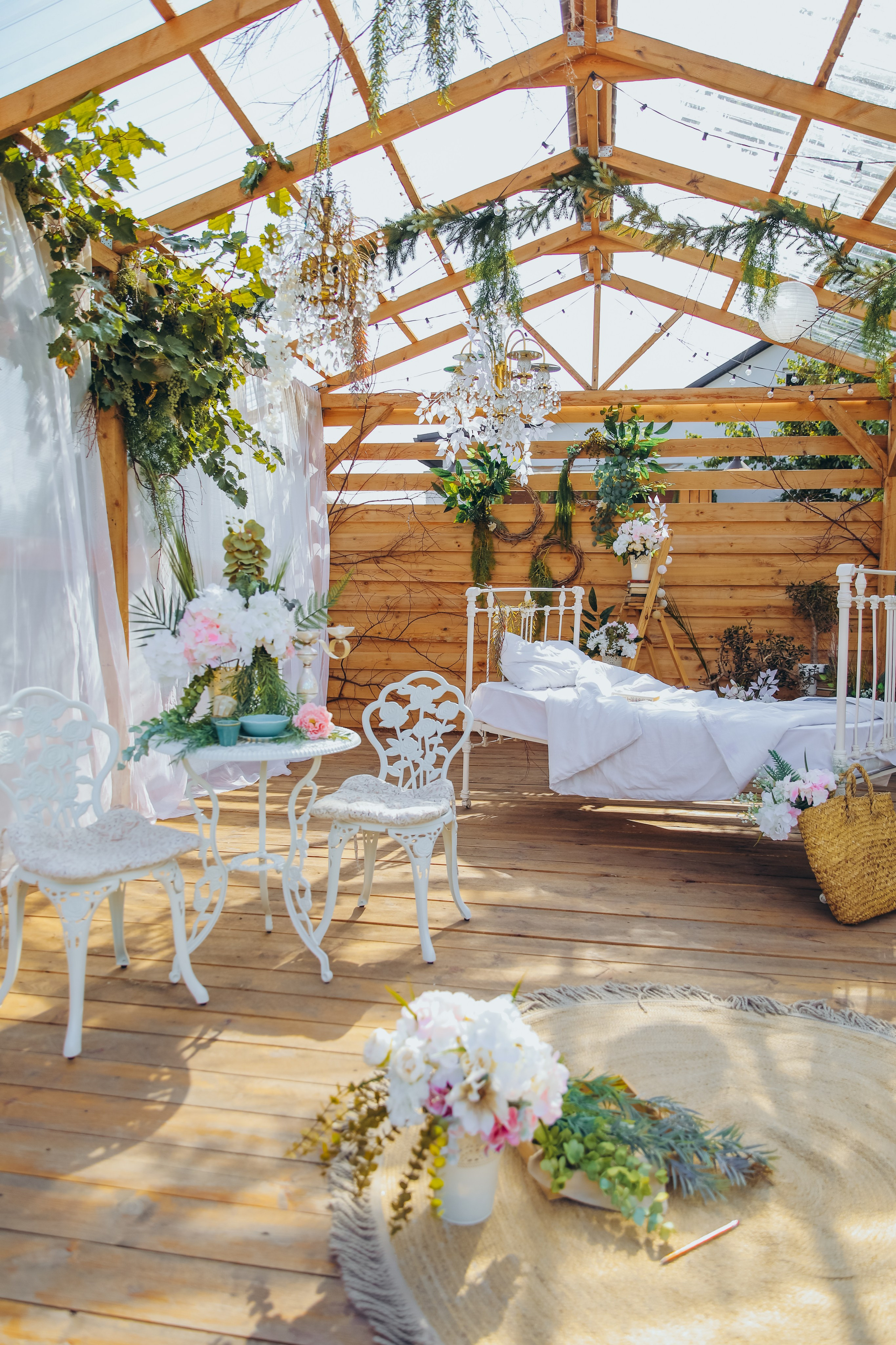 Уличная локация «Лесной дом». Фотостудия в Мариуполе «Берлога»