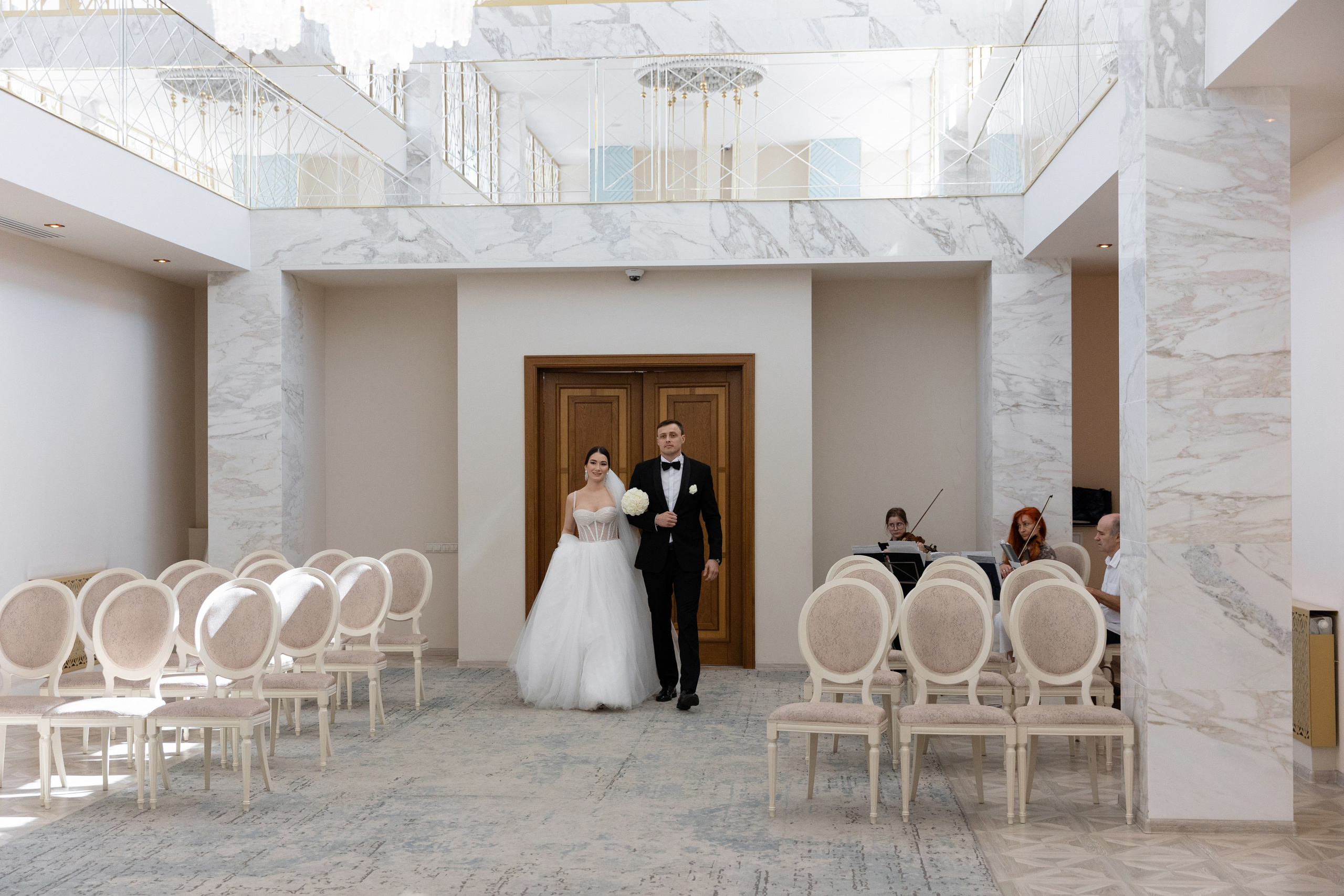 Свадебная фотосъемка росписи и свадебная фотосессия в Архангельском. Свадебный фотограф в Москве Полина Лелетко