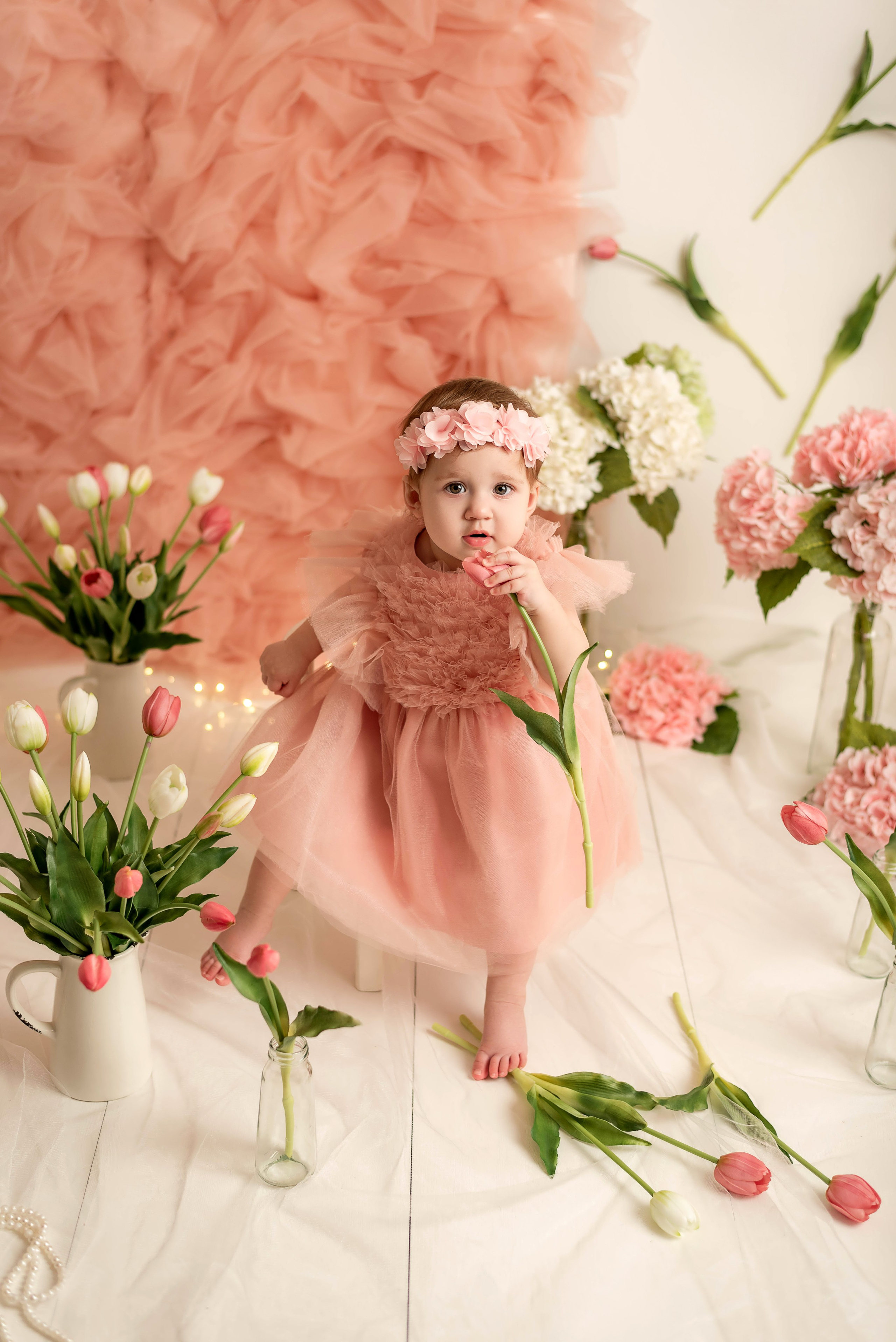 София и Есения — тюльпаны. Семейный и детский фотограф Наталья Горда