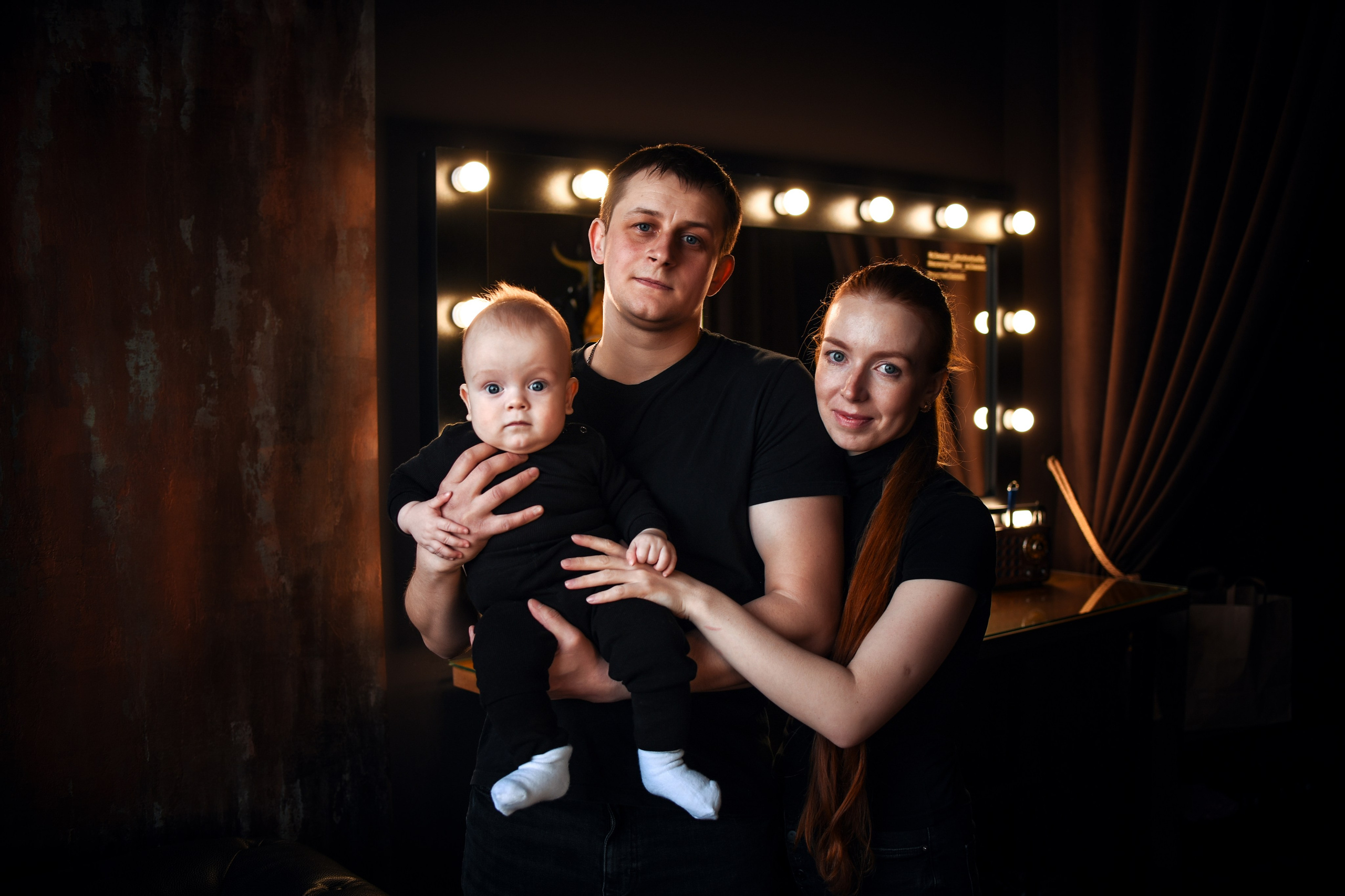 Семейная студийная фотосессия 3. Свадебный, семейный, детский, контент фотограф в Омске Максим Ильин