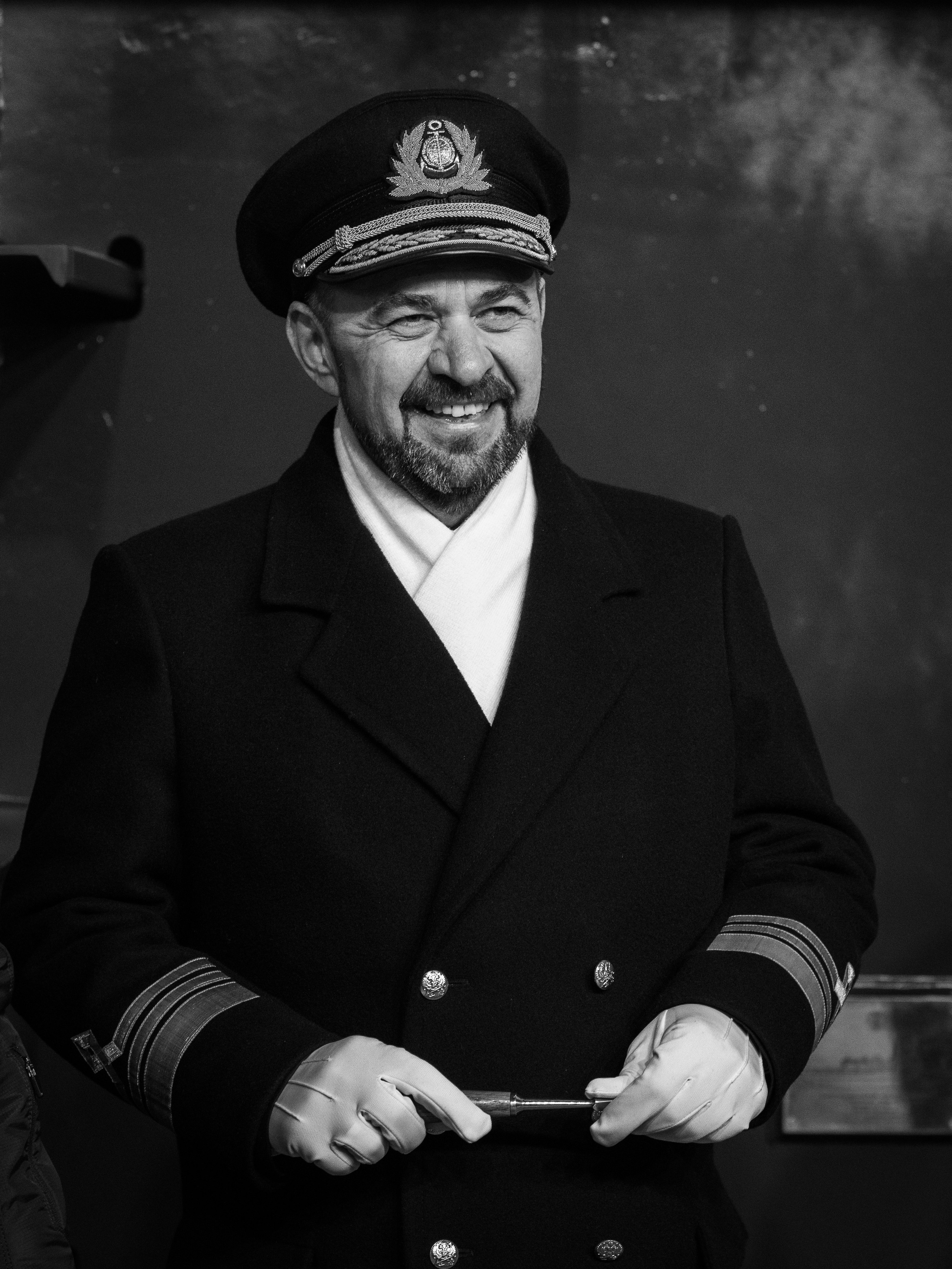 Ирлица Леонид Александрович, генеральный директор ФГУП «Атомфлот», на церемонии закладки атомного ледокола Ленинград. черно-белый портрет, репортаж с Балтийского завода