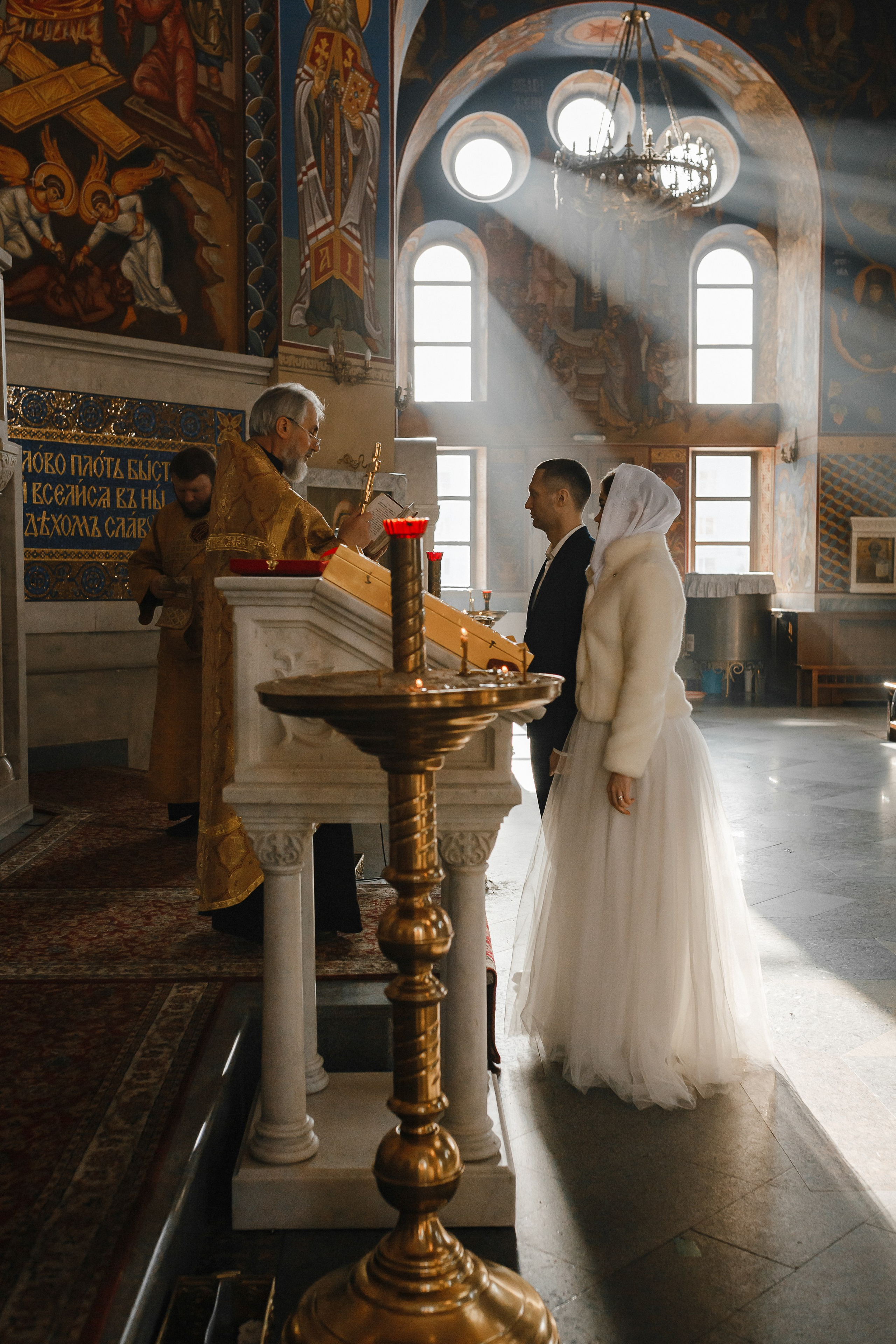 Профессиональный фотограф на таинство венчания в Москве и Московской области. Свадебный фотограф в Москве Мария Крош