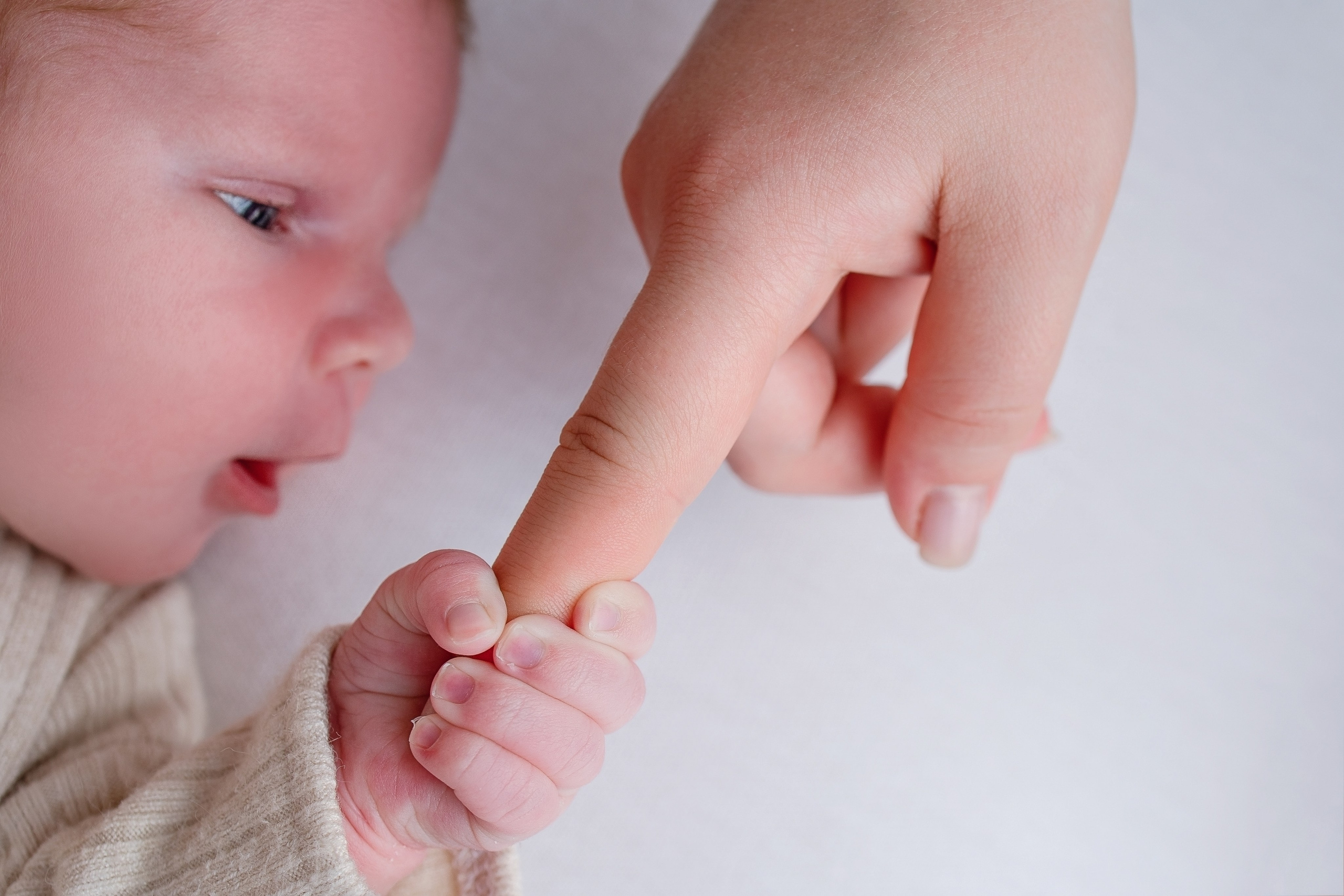 Нежная и милая фотосессия первых дней жизни Вашего ребенка в Минске. Фотограф новорождённых Минск — стоимость newborn фотосессии в Минске