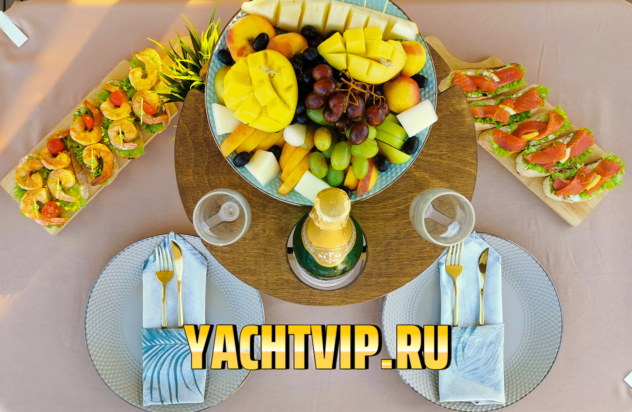 Кейтеринг на яхтах День рождение Девичник Мальчишник. Аренда Яхт в Сочи от Эконом до Премиум Класса