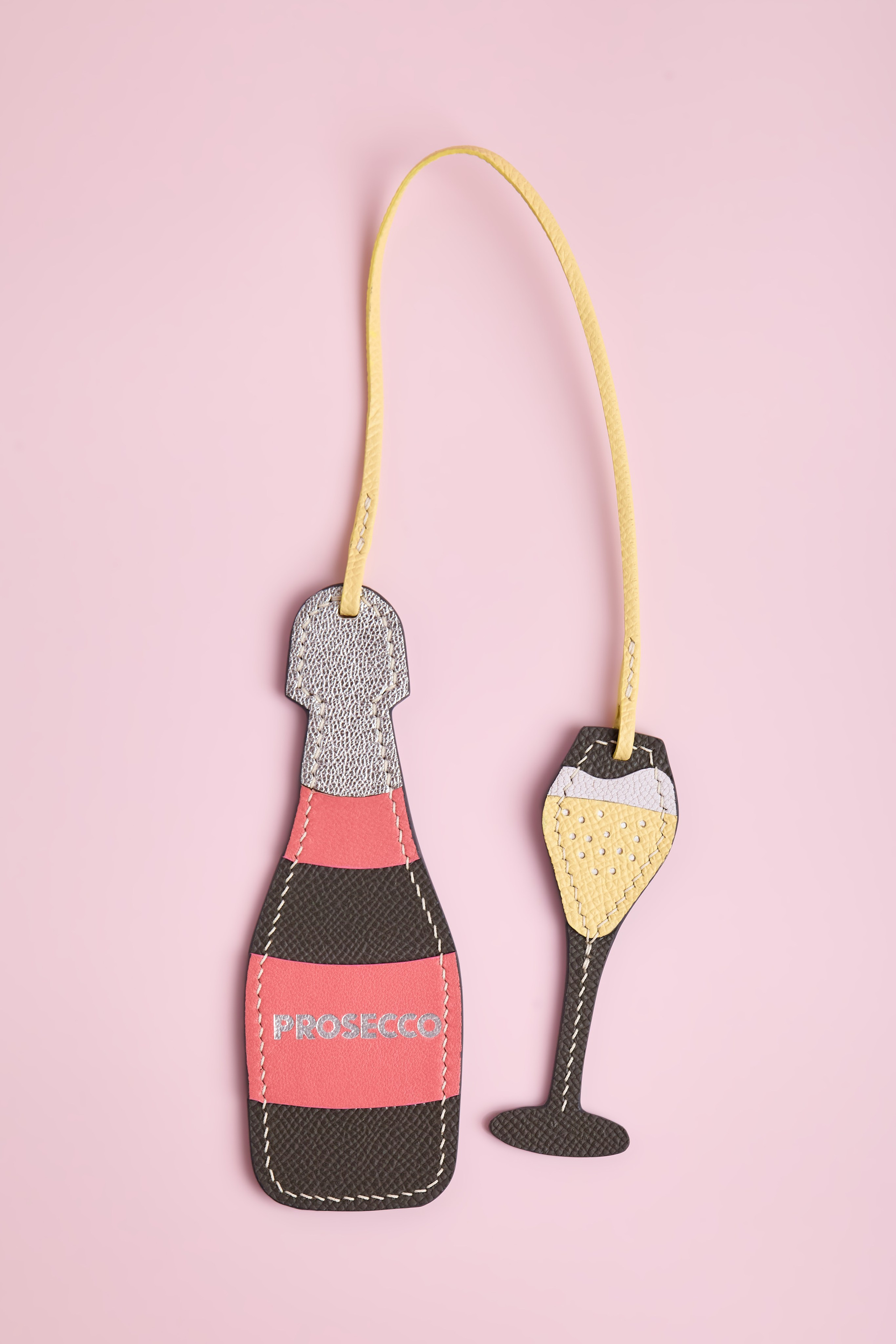 Шармы для сумок. Частный мастер — дизайнер по созданию аксессуаров из кожи Олег Шарыгин