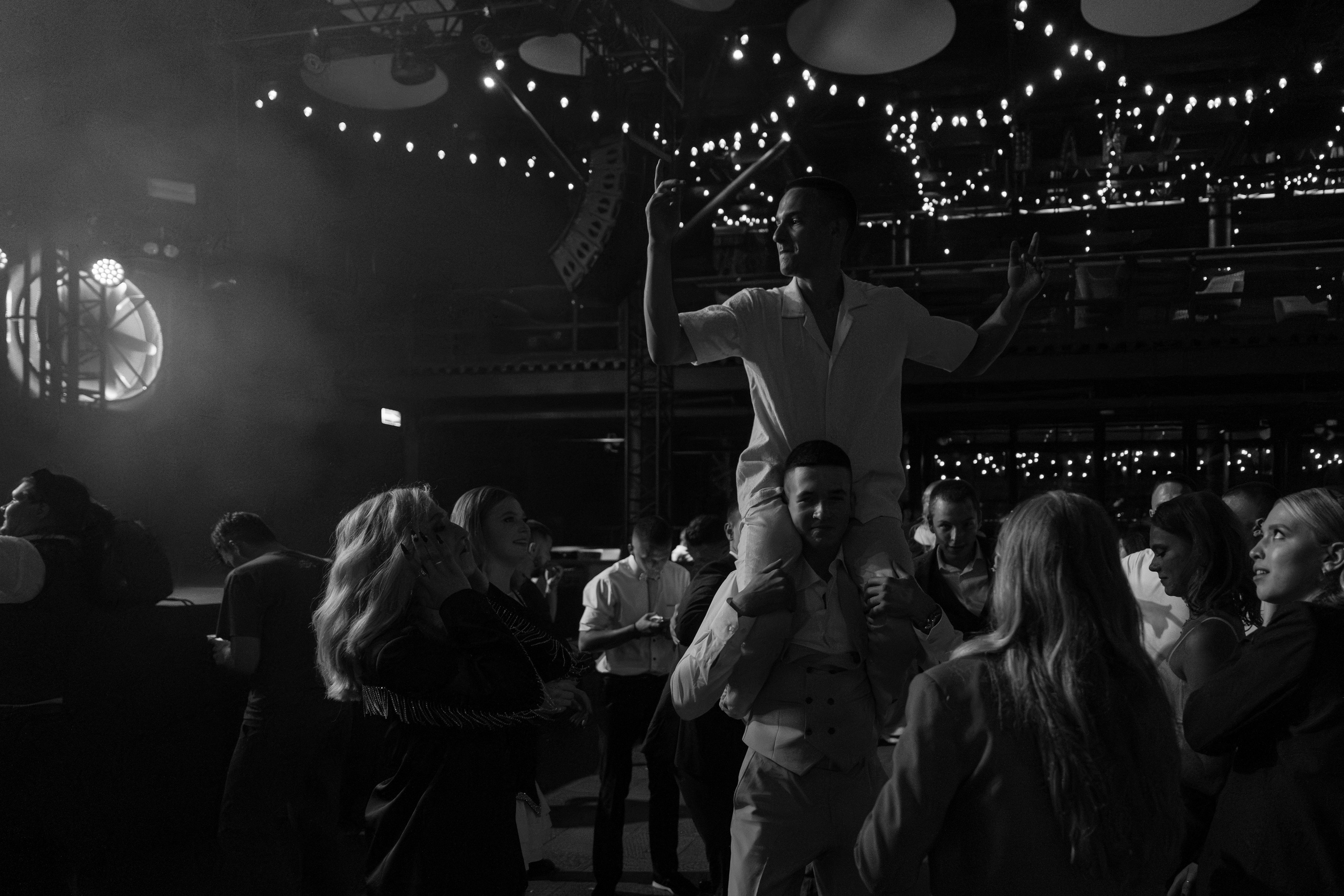 Выпускной лицея 27 (вечеринка). Свадебный и репортажный фотограф Элина Козырьянова