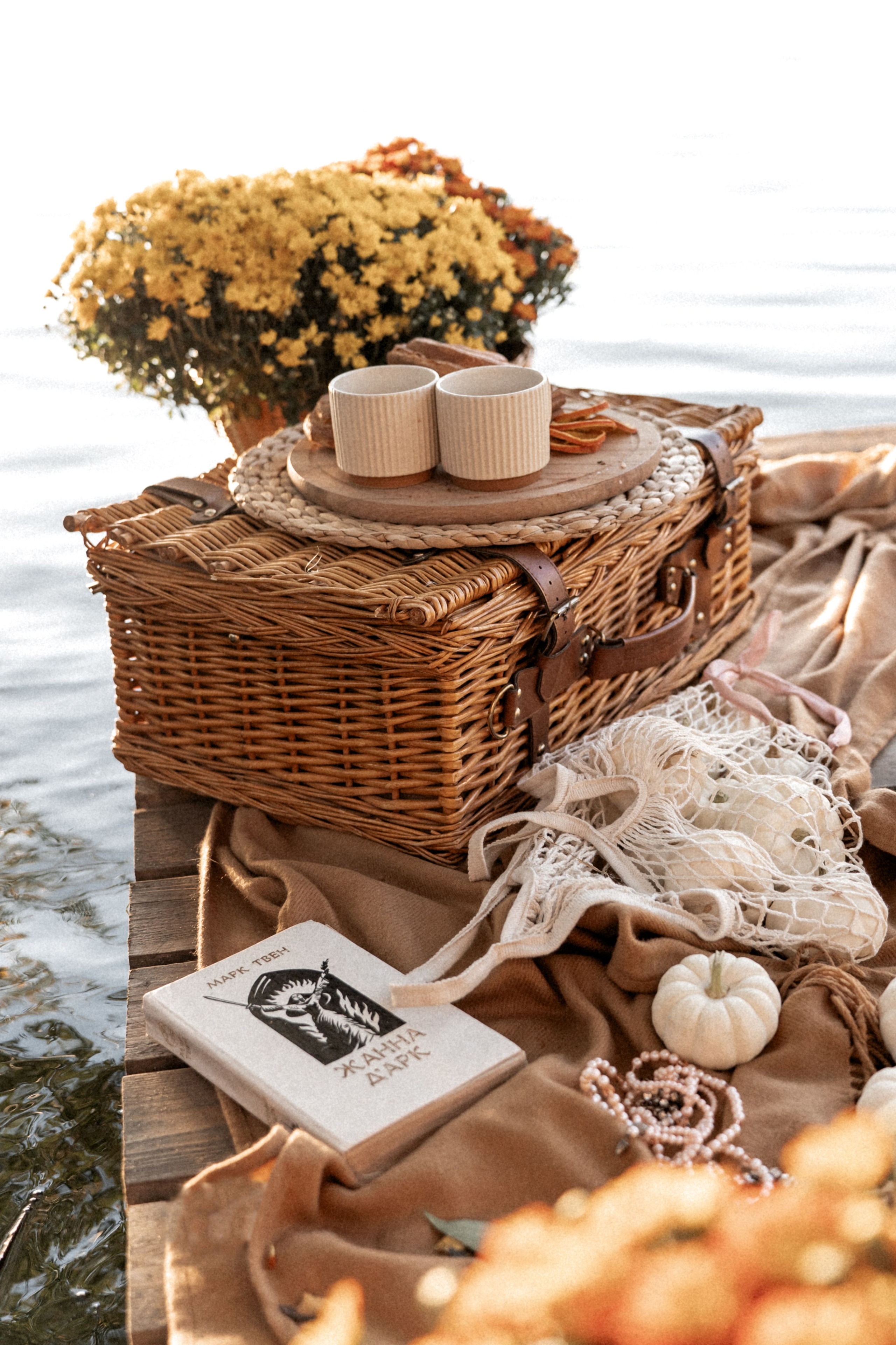 Хризантемовое плаванье маленькой мечтательницы. Ваш семейный фотограф в Минске — Вика Трегубова