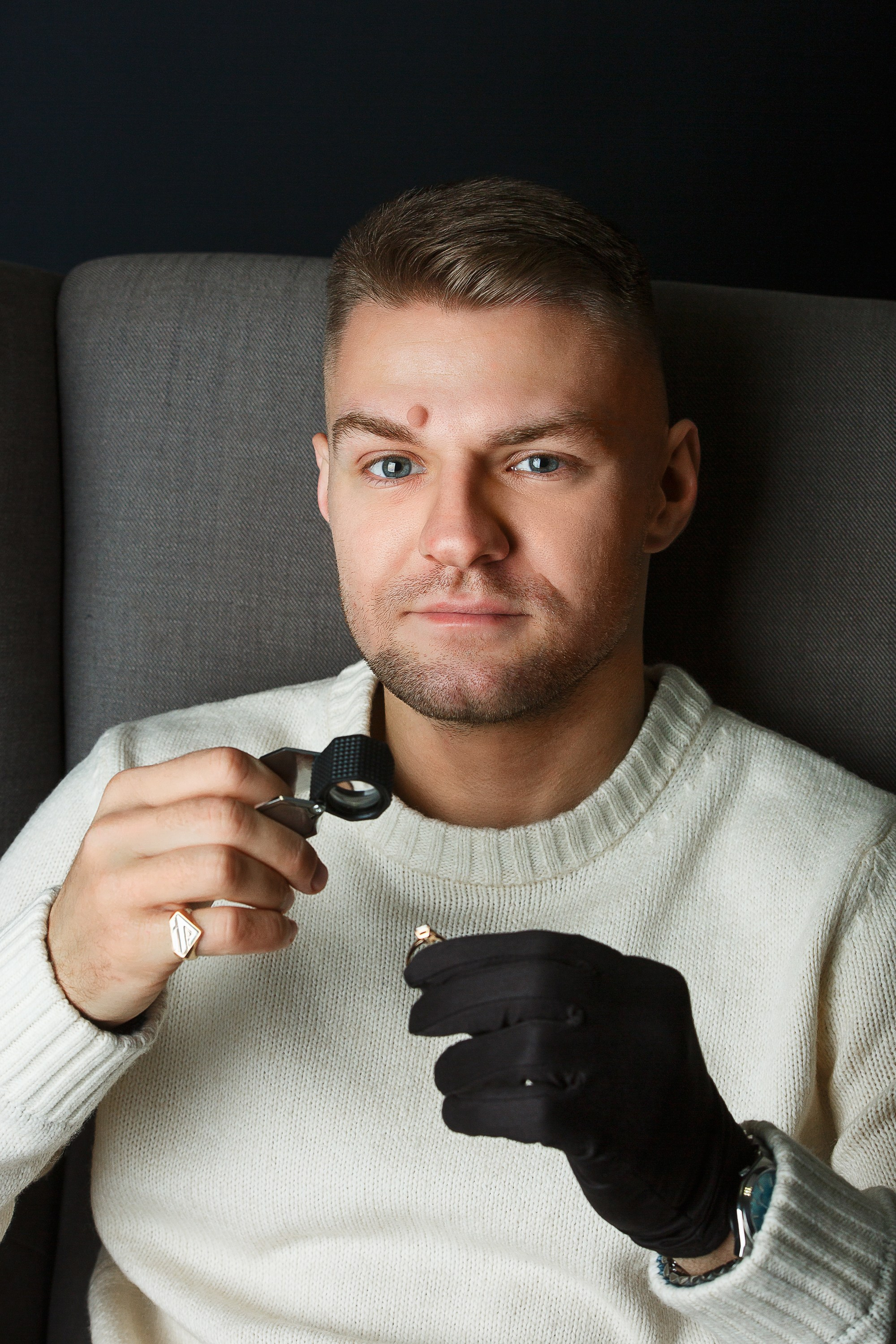 Портретная фотосессия для ювелира. Профессиональный фотограф в Санкт-Петербурге. Студийная фотосессия для эксперта. Фотограф Сергей Пушкин. Реклама. Фото для соцсетей. Частная фотосъёмка для интерьера. Фото для блога. Мужской портрет. Фотограф для блога. Фото мужчин. 