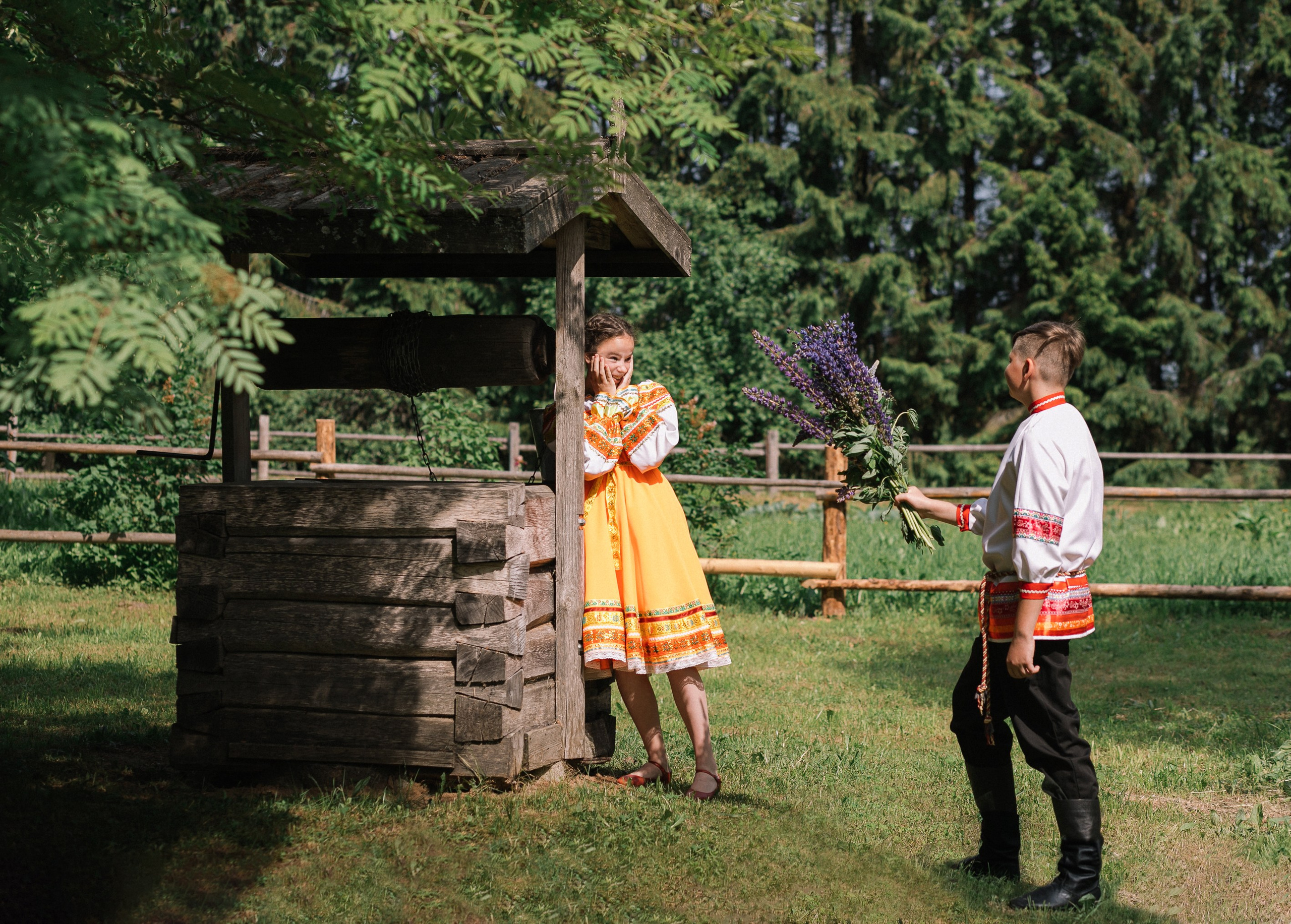 Детская фотосессия в русском стиле на природе