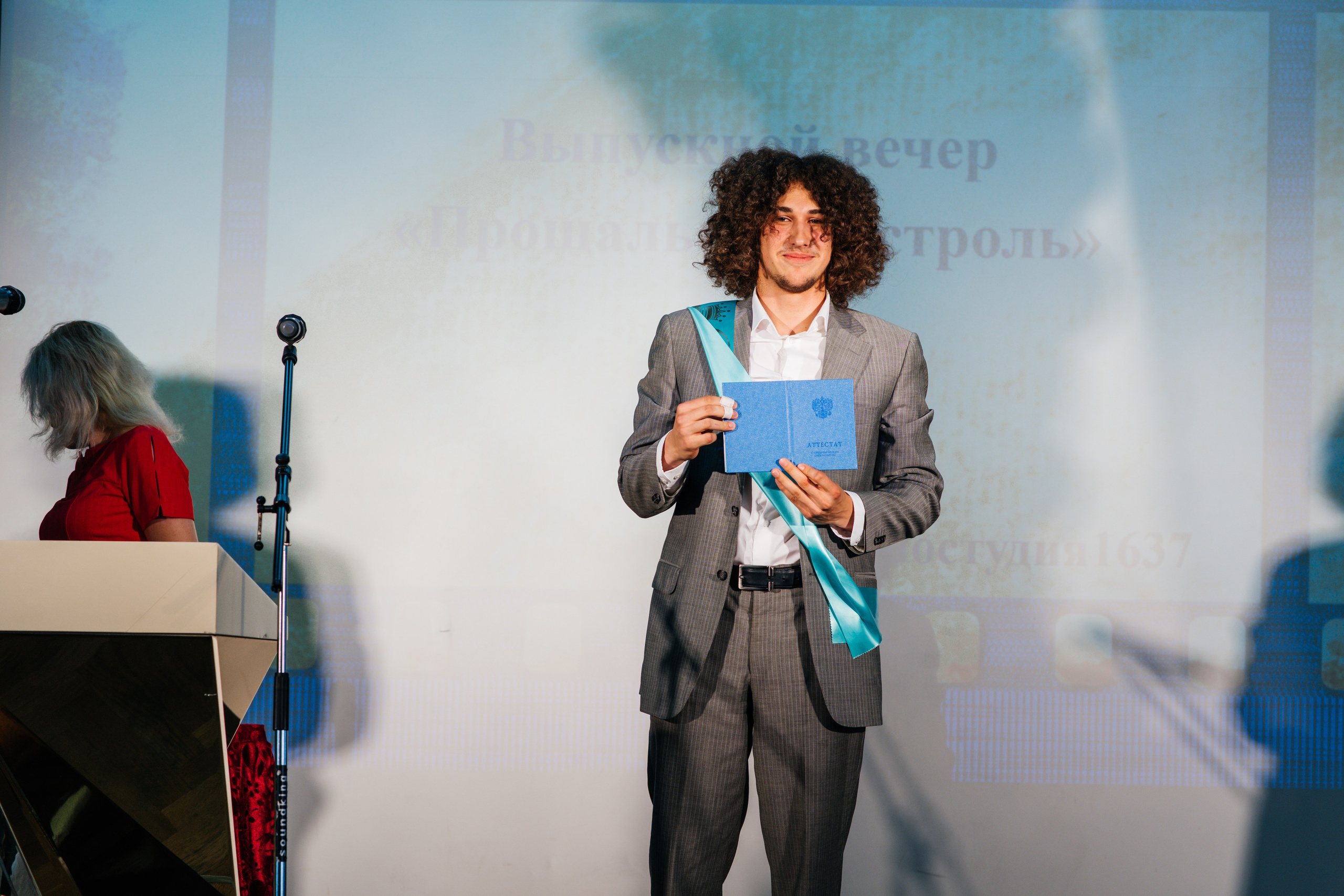 Вручение аттестатов. Выпускные альбомы в Подольске Москве и МО