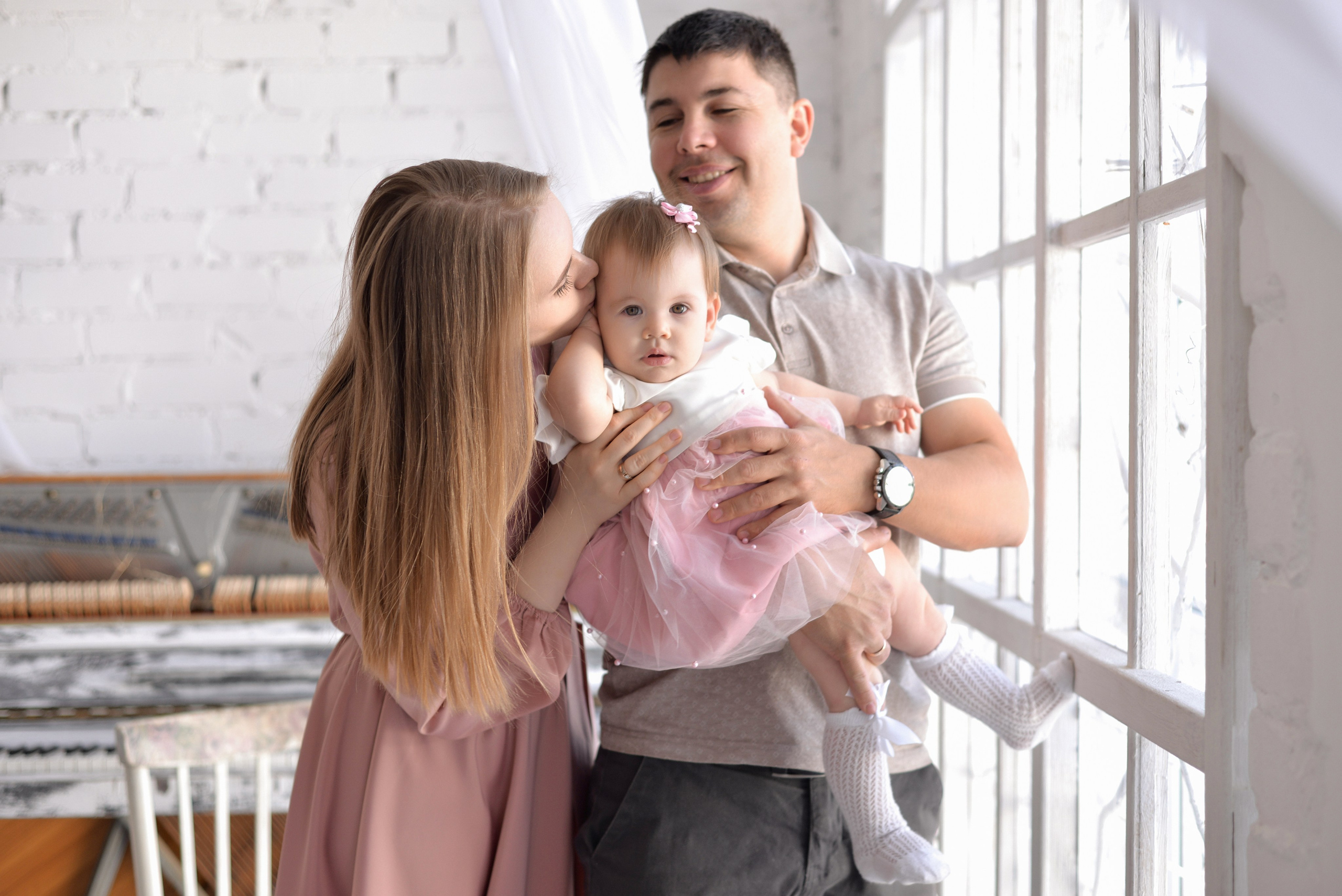 Ариана 1 годик с розовыми бантиками (Рита и Игорь родители). Семейный и свадебный фотограф Галина Абакумова, фотосессии в Белгороде