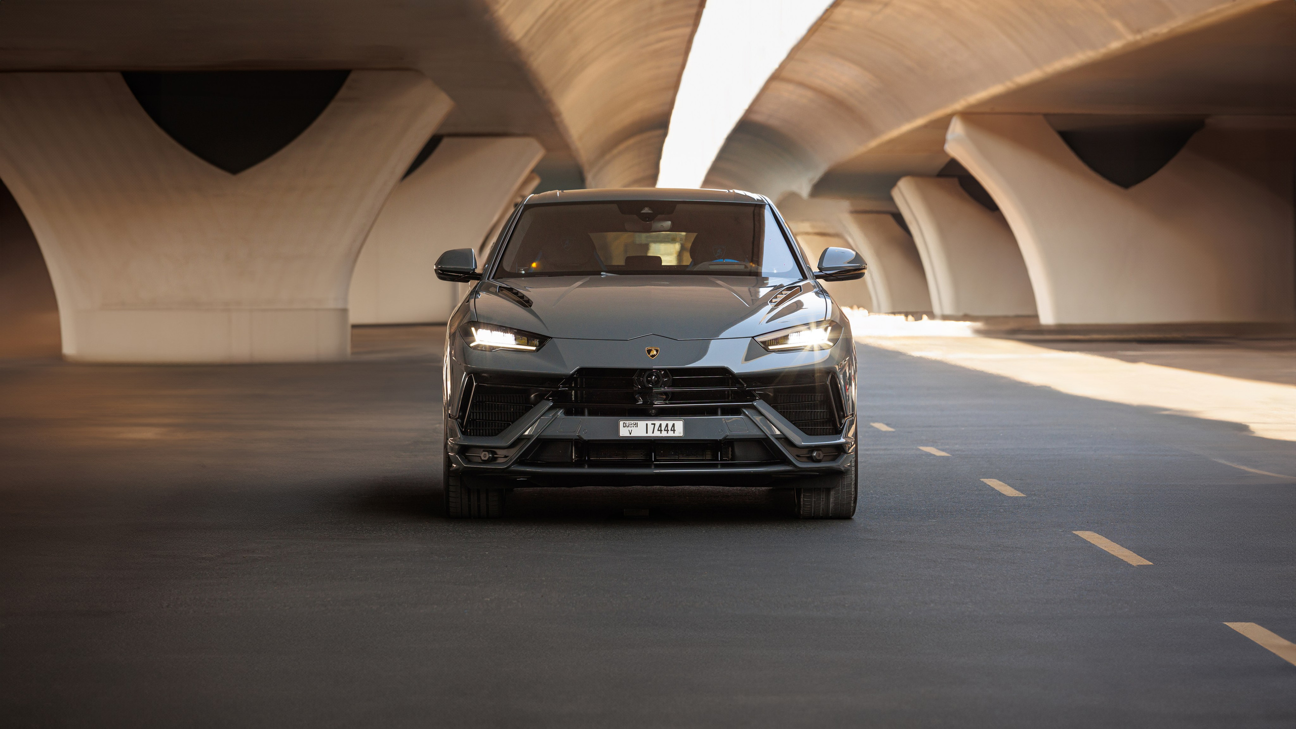 Lamborghini Photoshoot in Dubai — Luxury Car Photography. Evgen Yatsenko — Photographer in Dubai