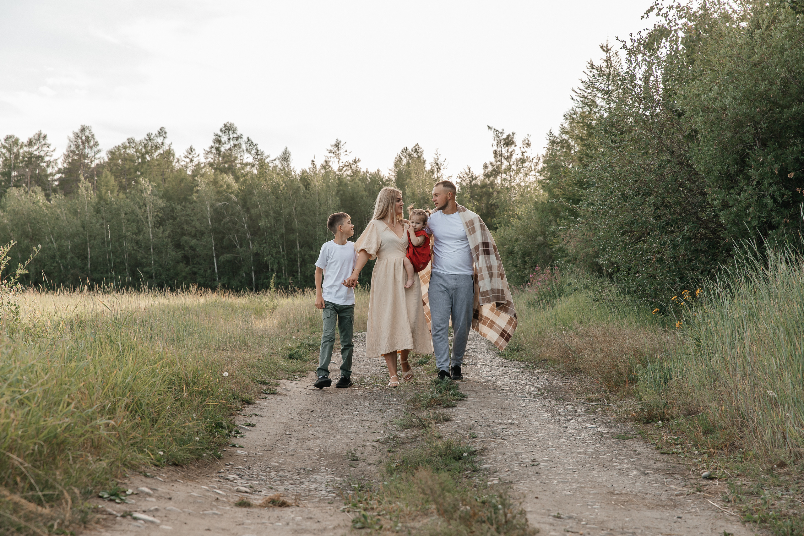 Валя, Дима и детки. Воронистая Анастасия. Фотограф Якутия, Томпонский район