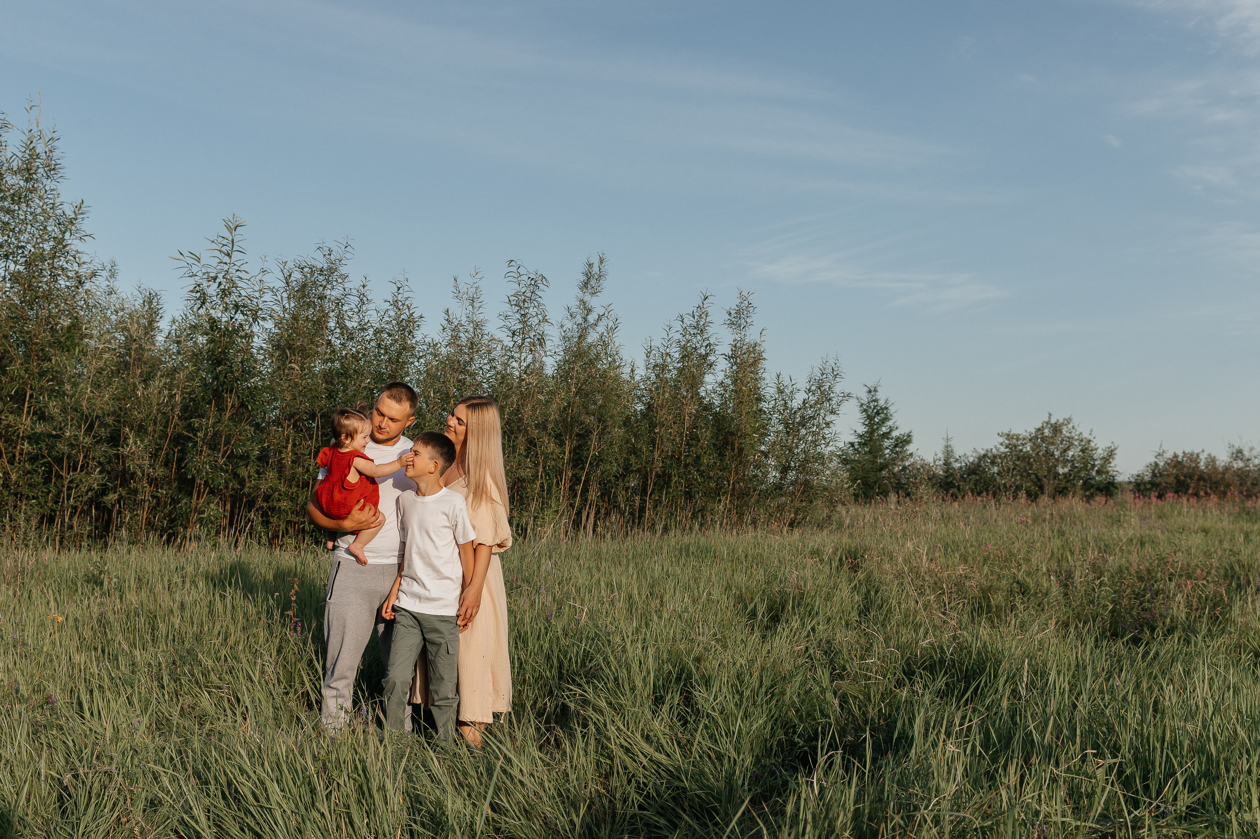 Валя, Дима и детки. Воронистая Анастасия. Фотограф Якутия, Томпонский район