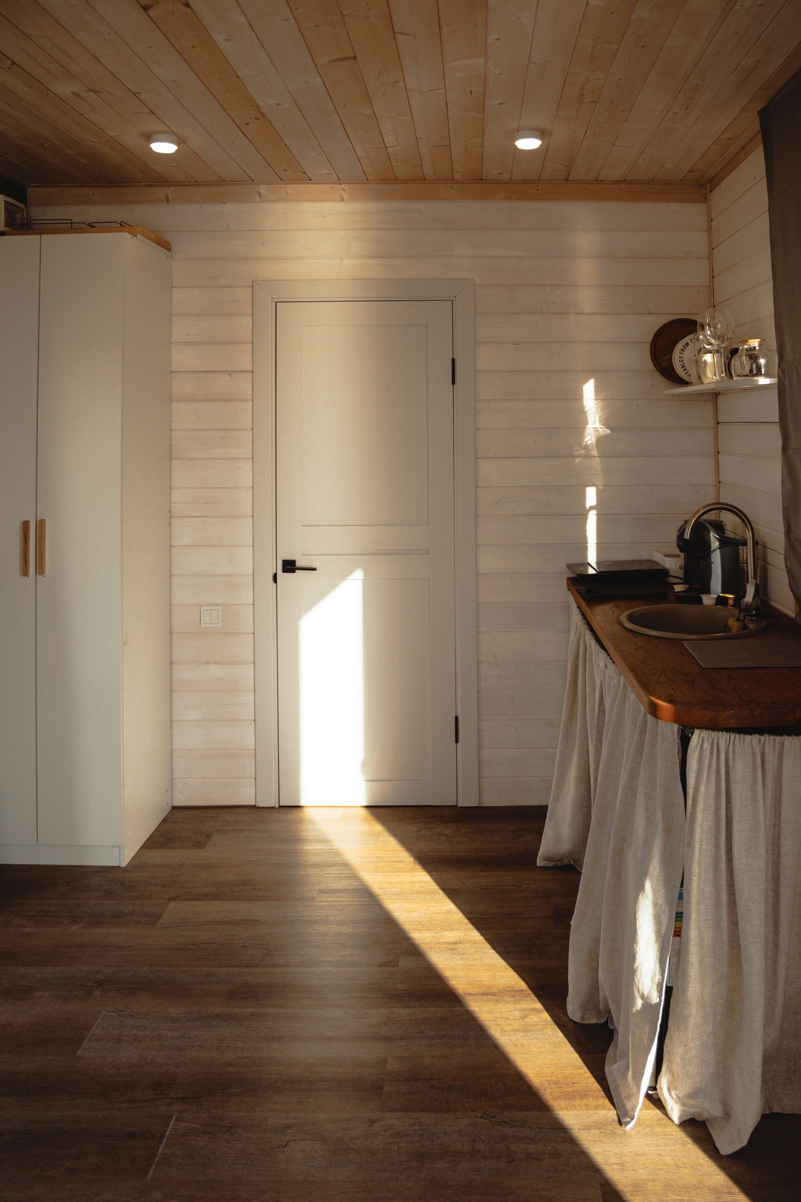 Domik в саду. Артем Корнев Фотограф