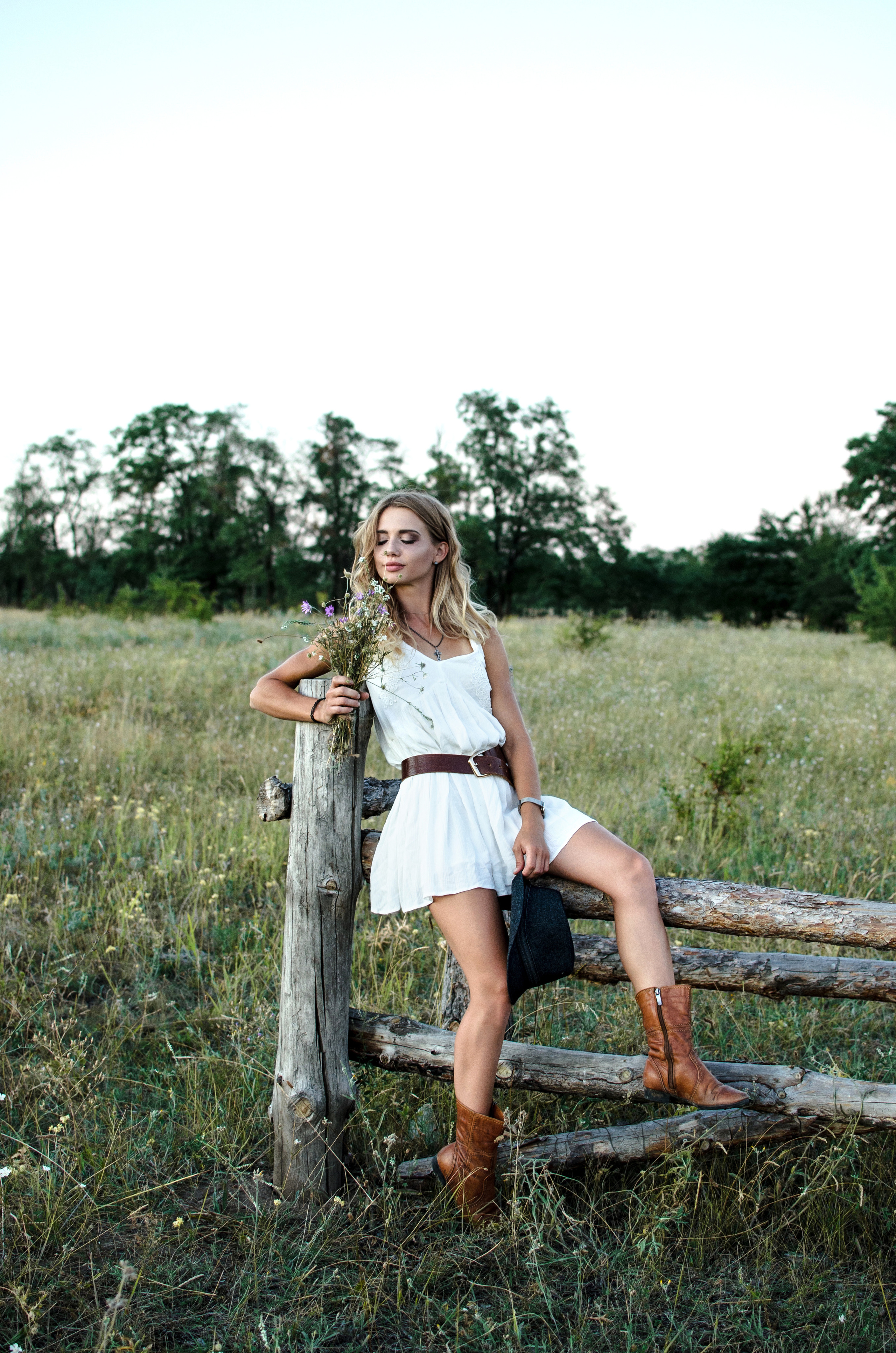 Оля с конем в поле. Фотограф в Каменске-Шахтинском Ольга Сагал