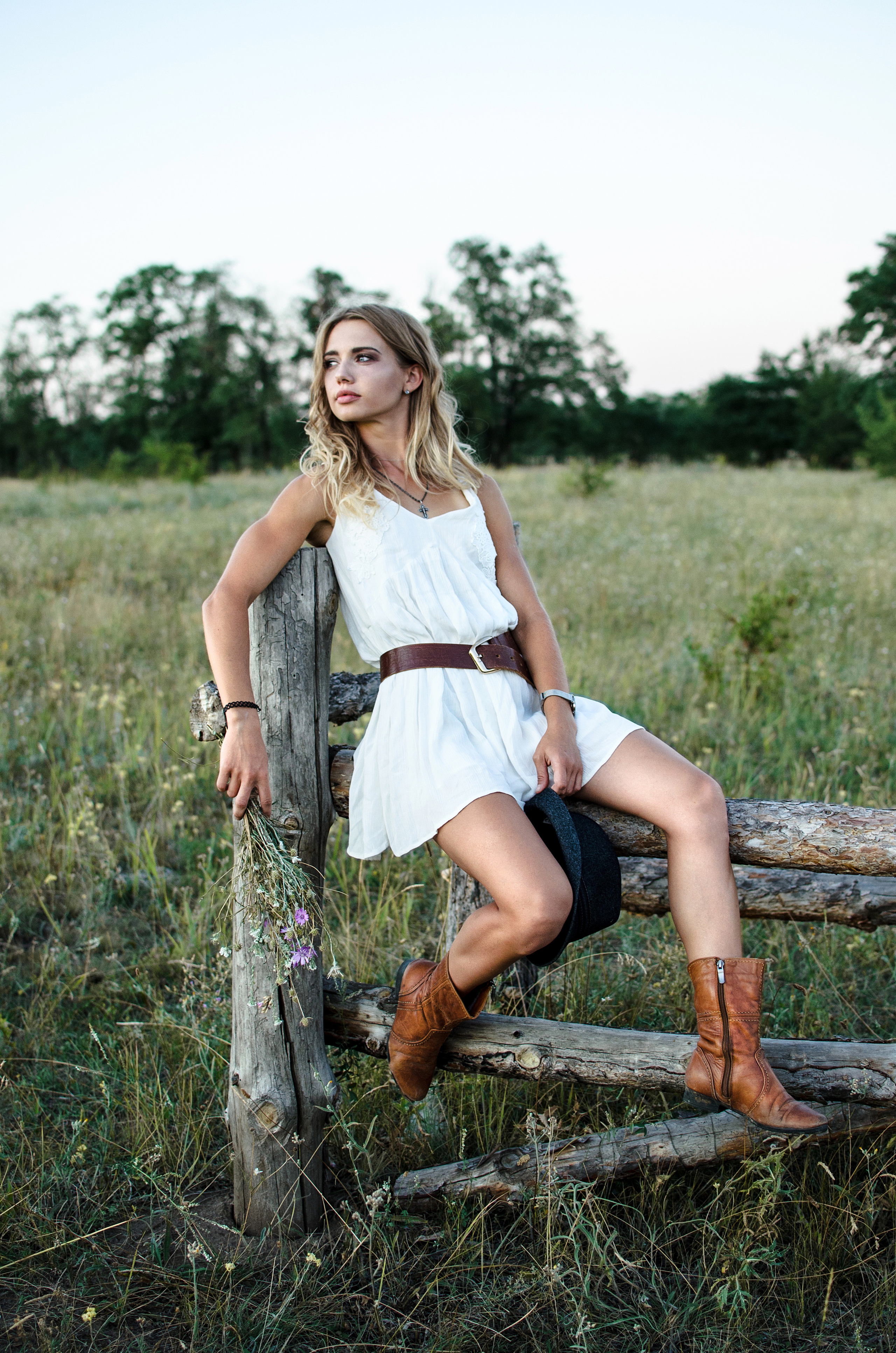 Оля с конем в поле. Фотограф в Каменске-Шахтинском Ольга Сагал