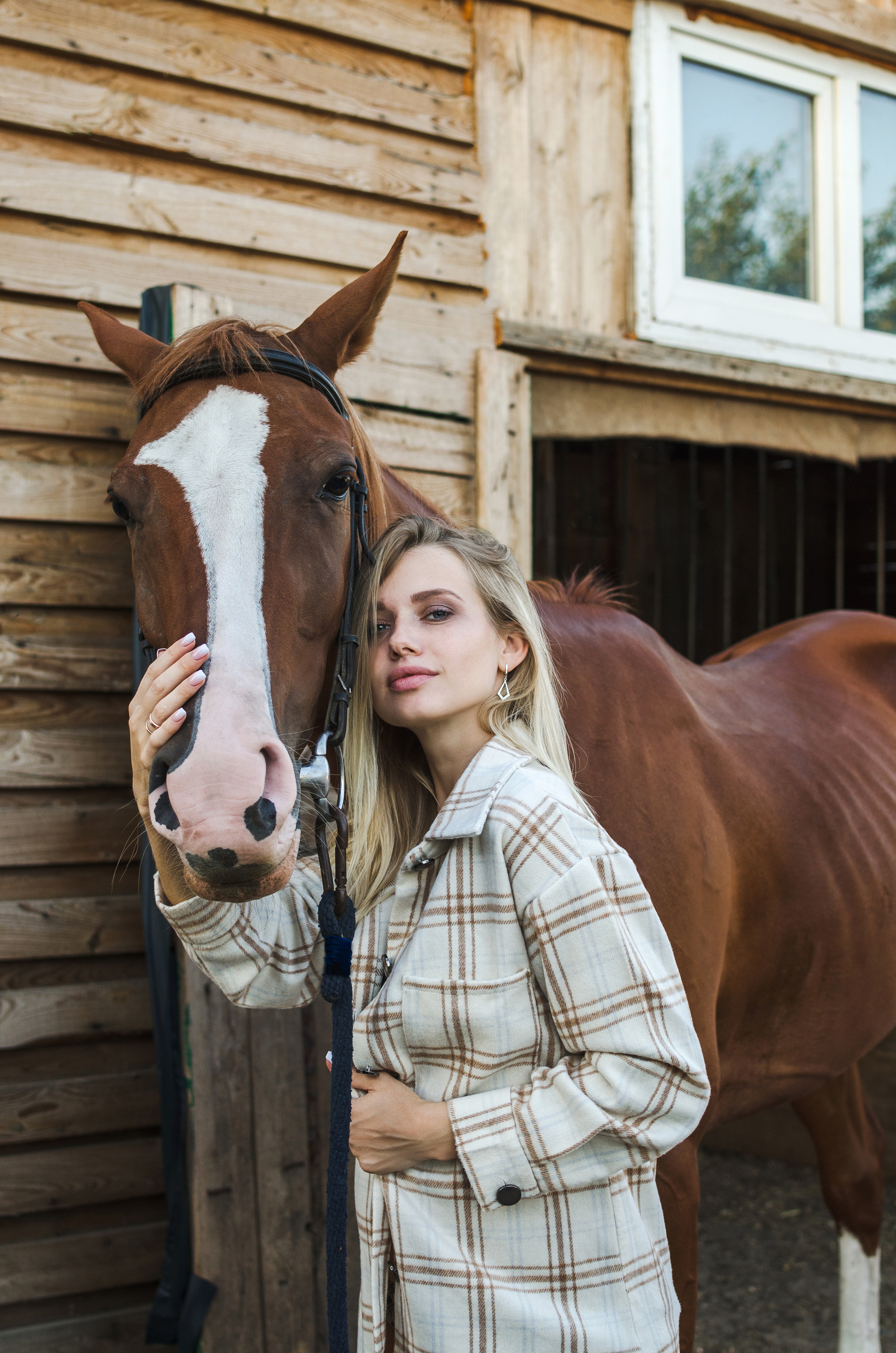 Фотосессия Ольги на конюшне. Фотограф в Каменске-Шахтинском Ольга Сагал