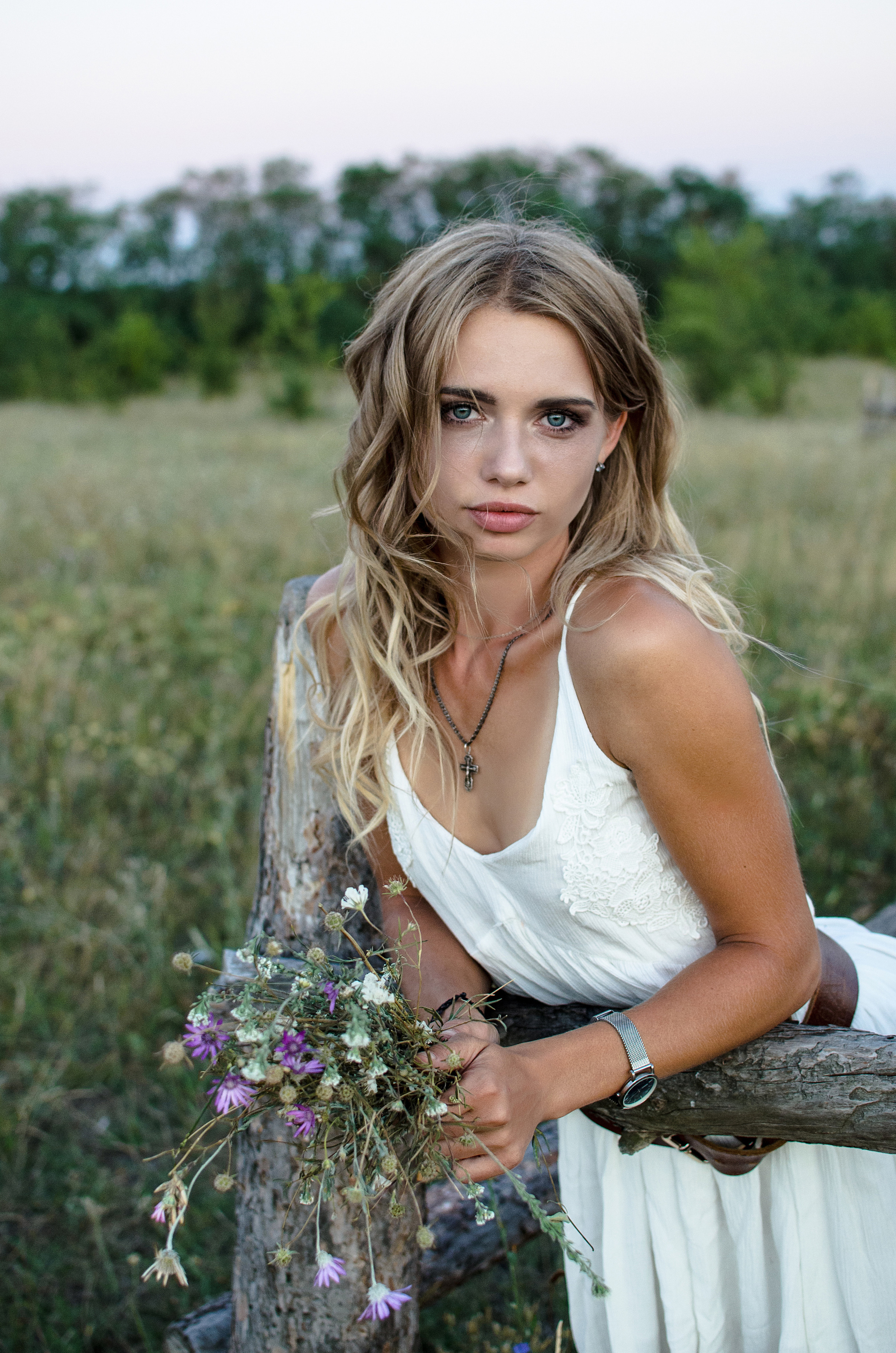 Оля с конем в поле. Фотограф в Каменске-Шахтинском Ольга Сагал