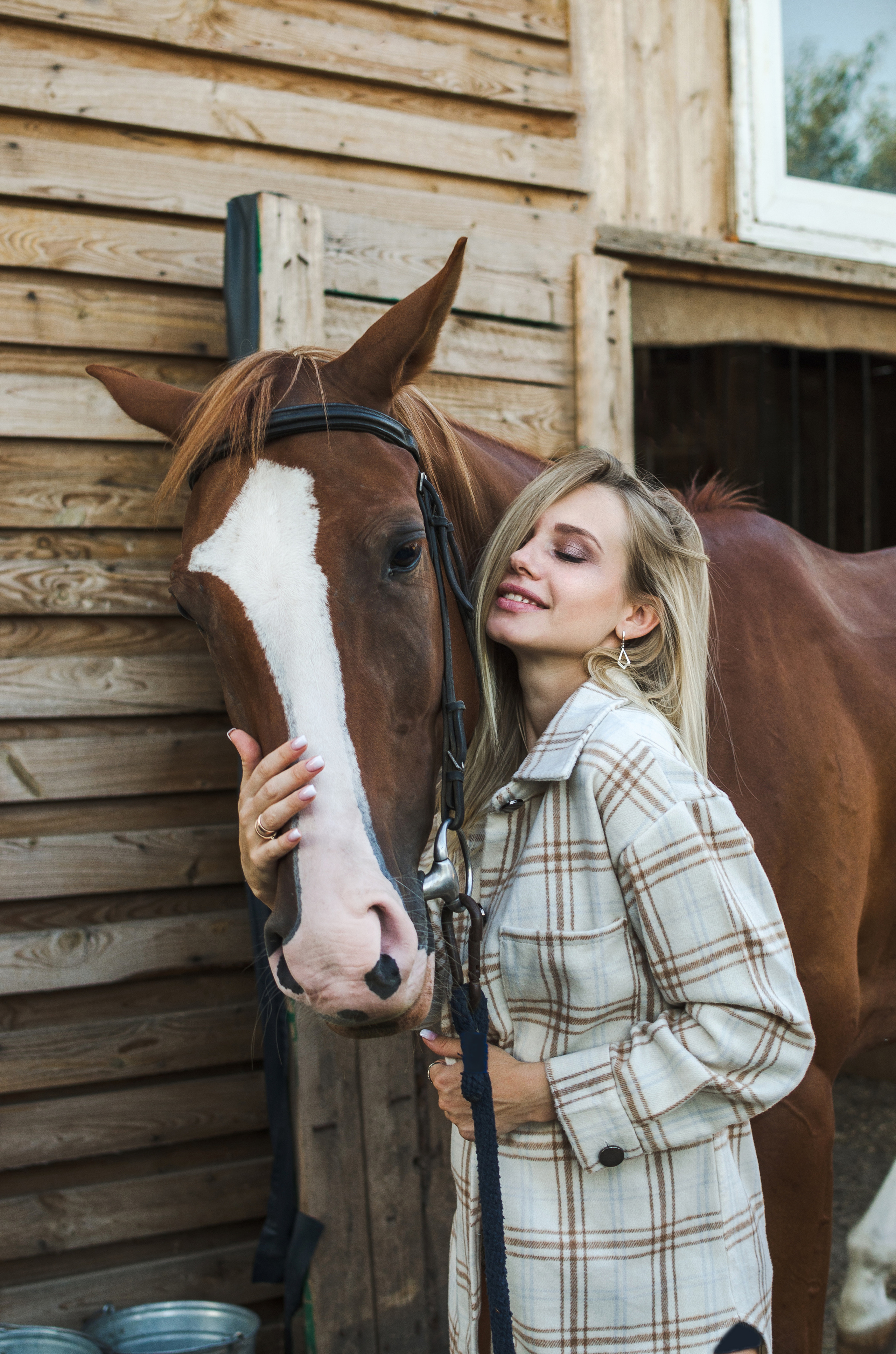 Фотосессия Ольги на конюшне. Фотограф в Каменске-Шахтинском Ольга Сагал