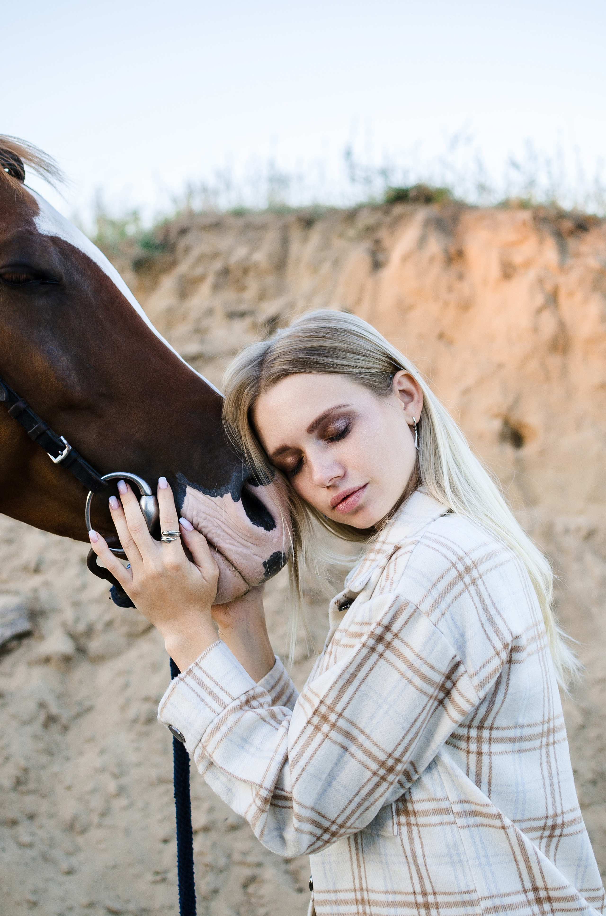 Фотосессия девушки в сирени. Фотограф в Каменске-Шахтинском Ольга Сагал