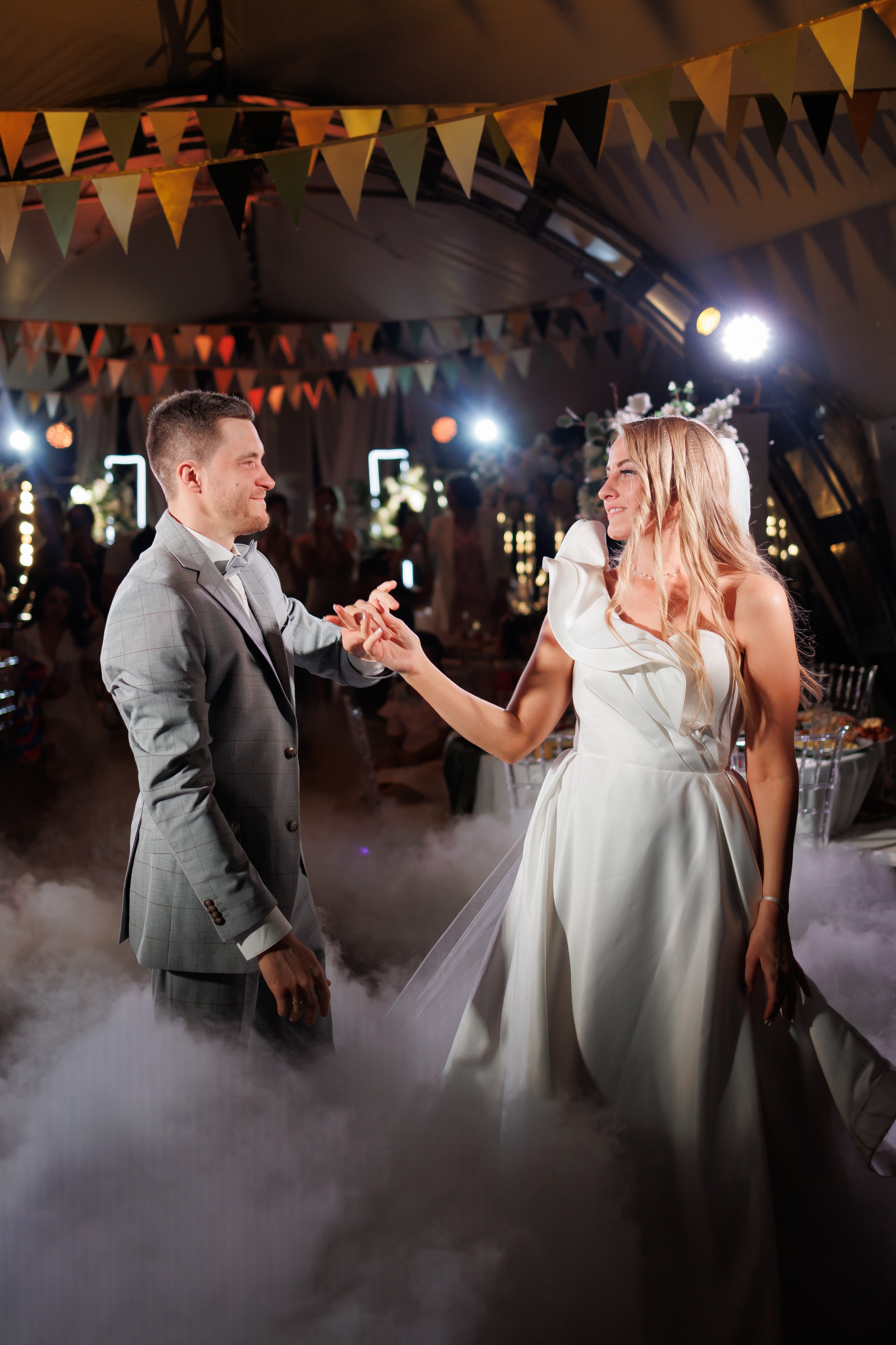 Свадебный фотограф, который видит красоту в деталях и превращает каждую секунду в шедевр.